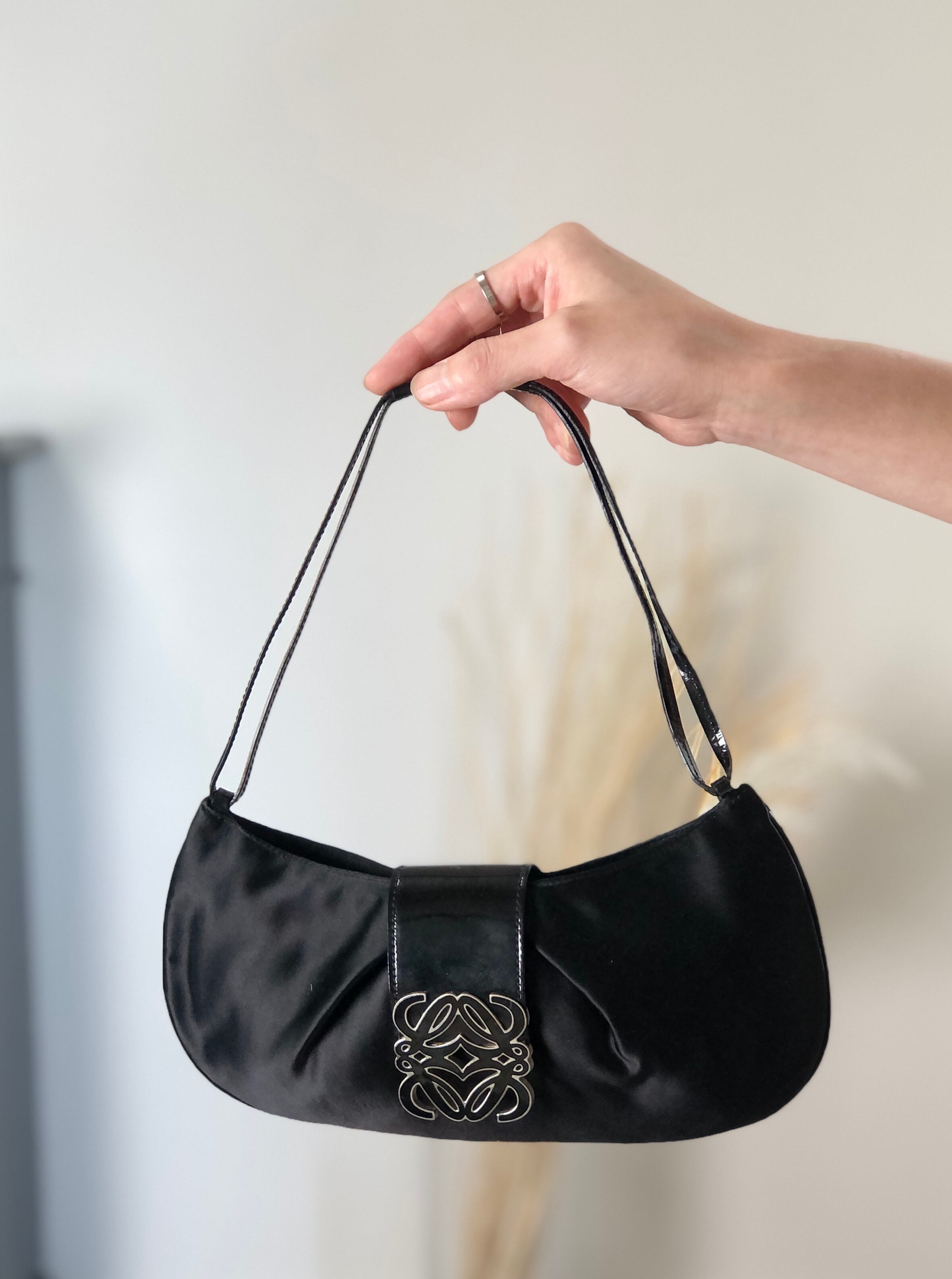 LOEWE ロエベ ハンドバッグ ブラック アナグラム ロゴ サテン ミニバッグ vintage ヴィンテージ オールド 3tugtm