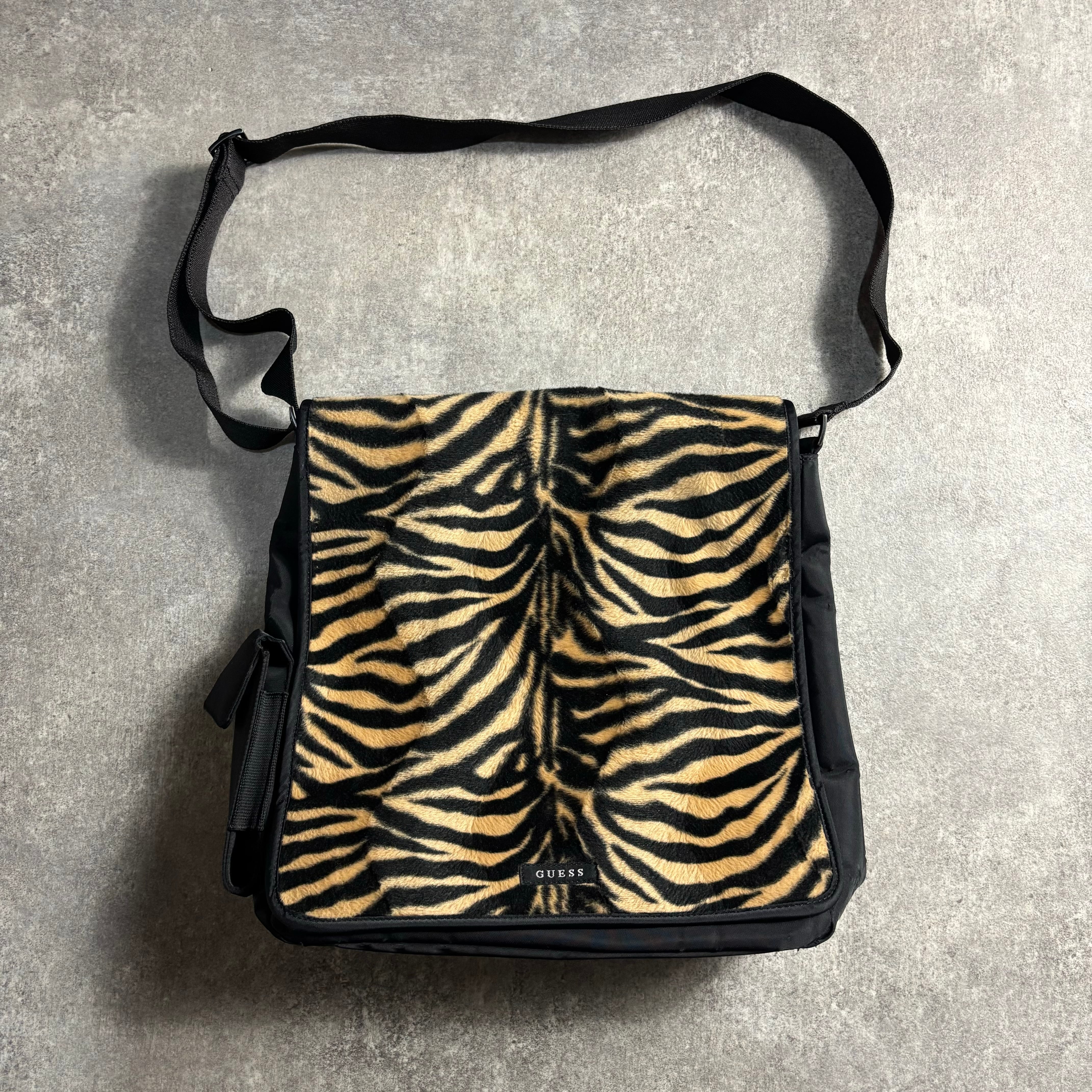 1998-1999's PRADA ONE SHOULDER BAG Y2K | LOST
