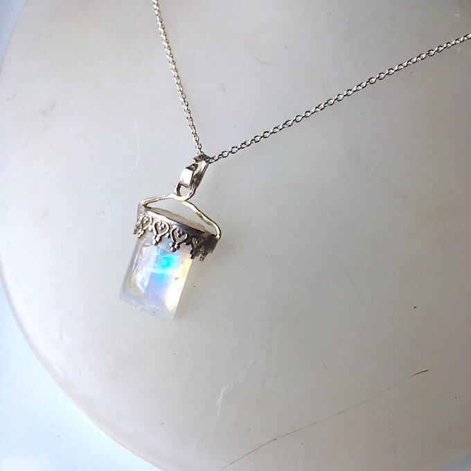 【一点物】✦6月の誕生石✦月と虹の柱✦⋆.·SV925✦レインボームーンストーンネックレス⋆.·✦no108