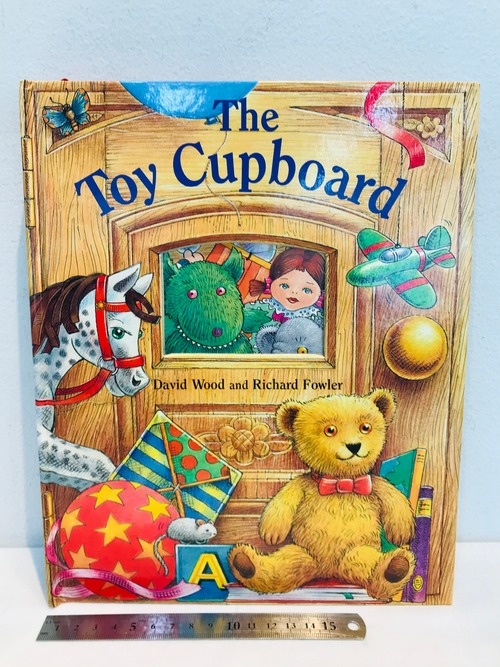 洋書A pop-up book THE TOY CUPBOAD