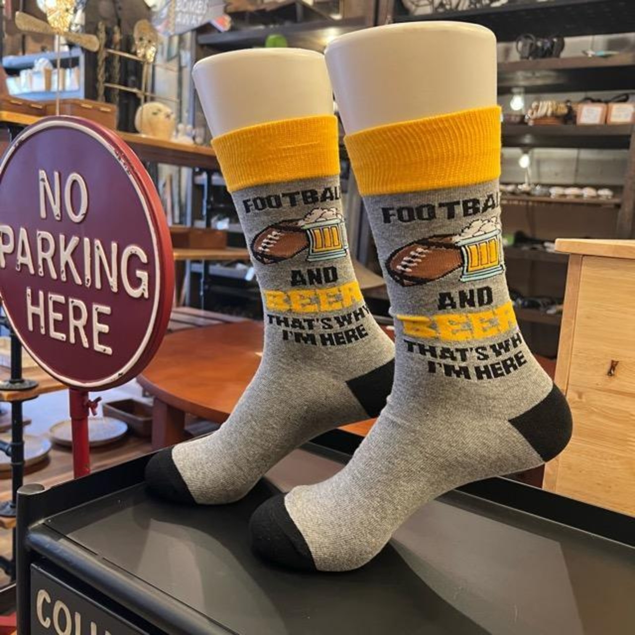 TOPANGA SOCKS Men's football and beer socks, perfect for footwear and small gifts.
