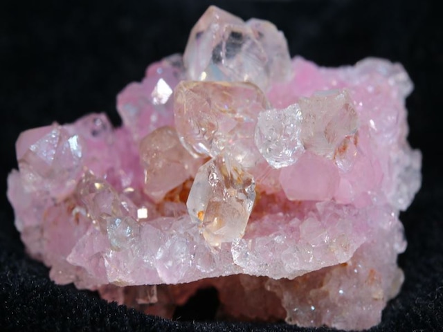 Crystallized Rose Quartz（Coronel Murta  minas gerais Brazil）