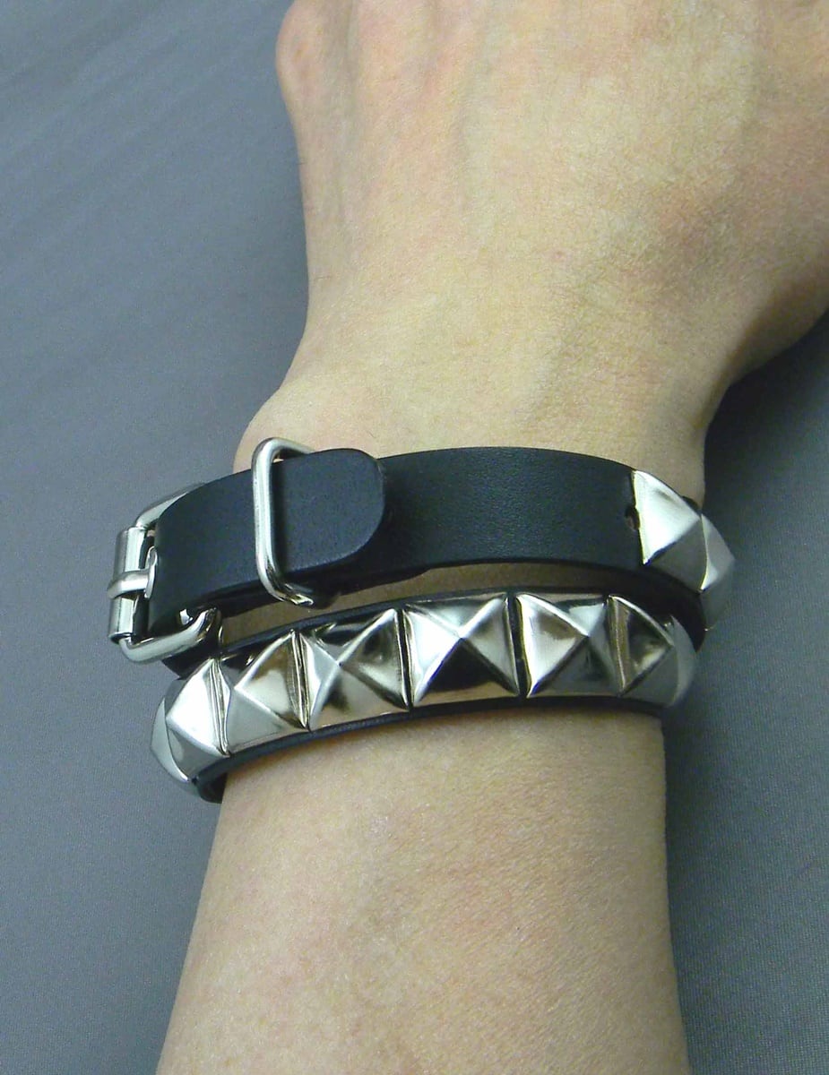 チョーカー 首輪 パンク レザー 本革ピラミッドスタッズ レザーベルト