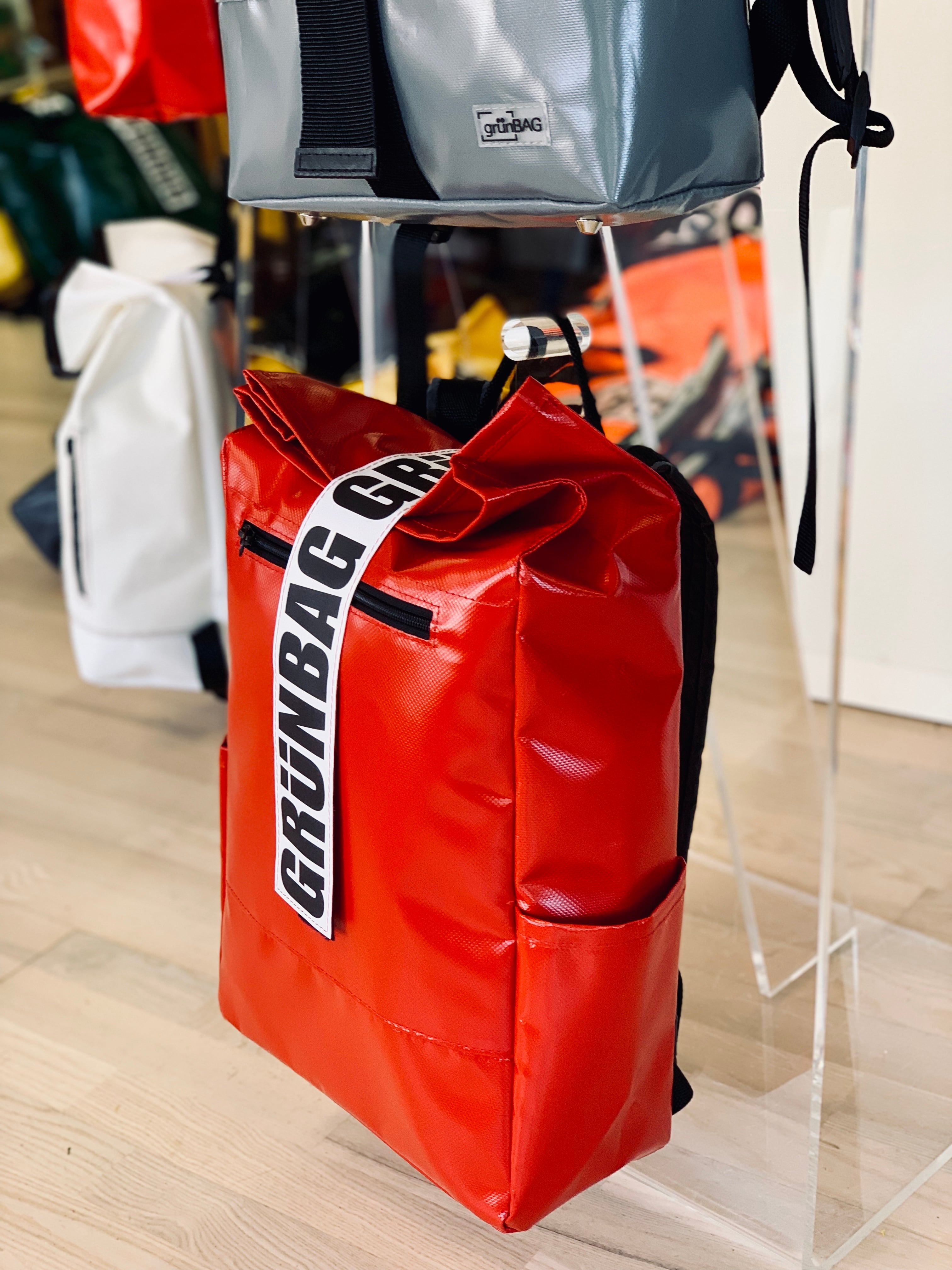 Apidex ローコット　アウトドア用レッドポール 収納バッグ付き Apidex ローコット アウトドア用レッドポール 収納バッグ付き