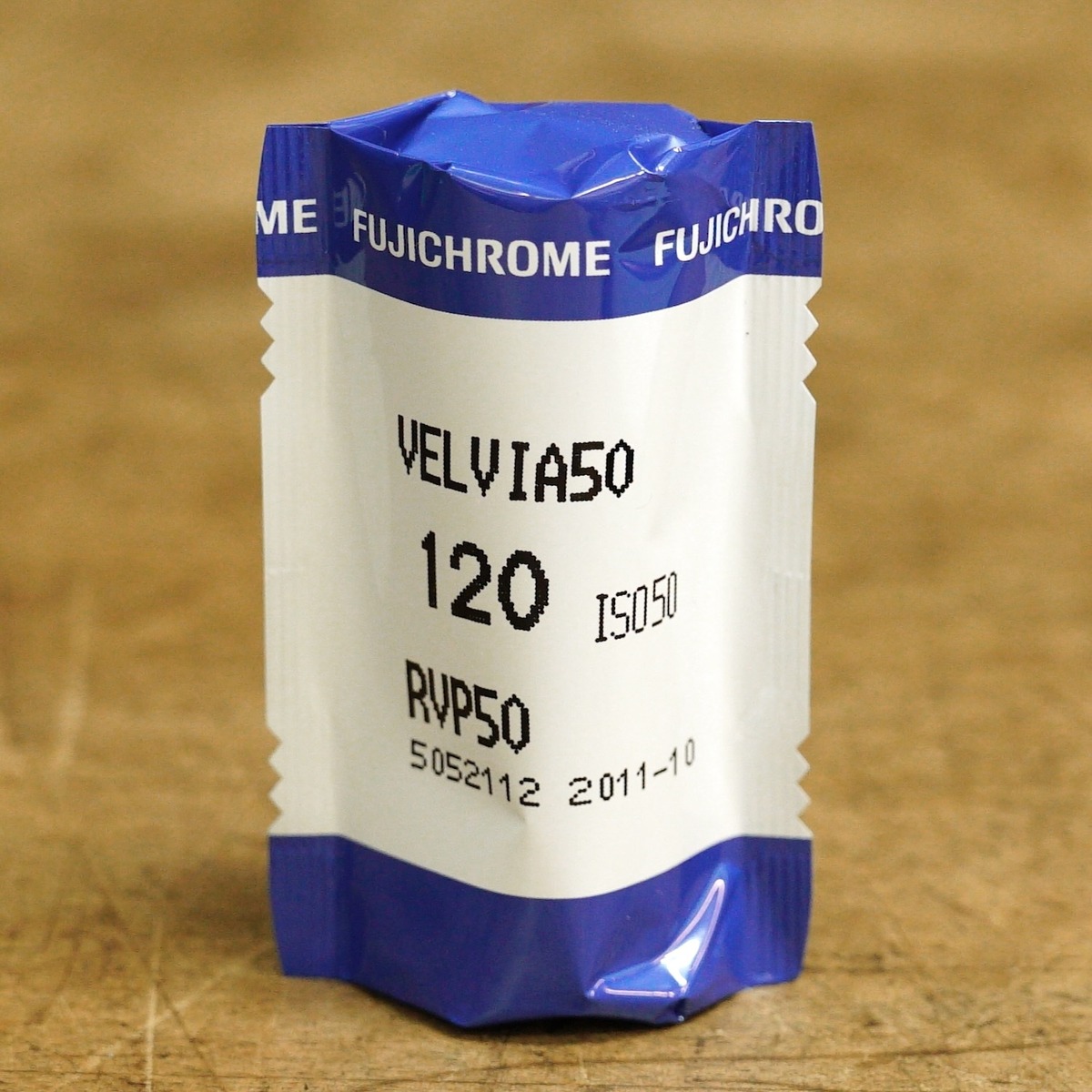 3479LP2 FUJIFILM VELVIA ISO50 120 2011-10 期限切れフィルム 