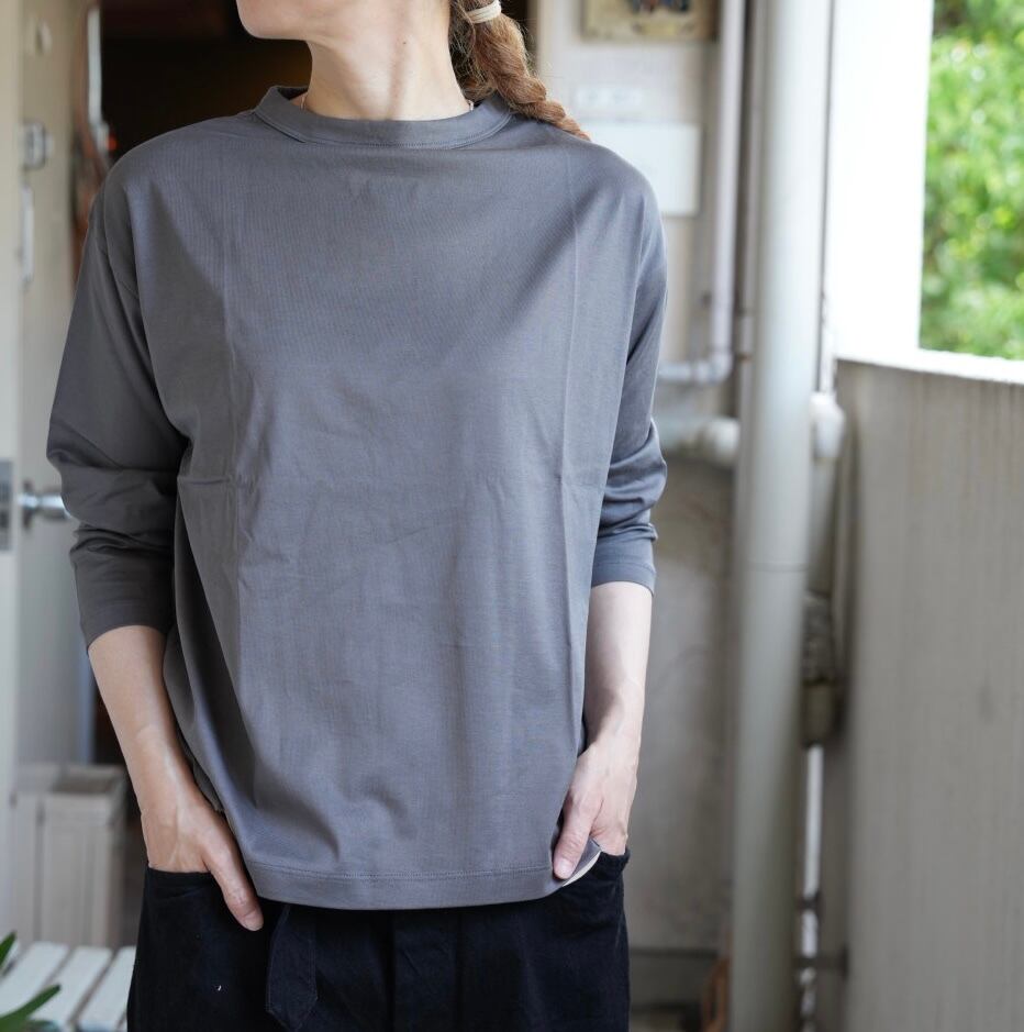handvaerk(ハンドバーク)60/2 BOTTLE NECK L/S T-SHIRT CARBON