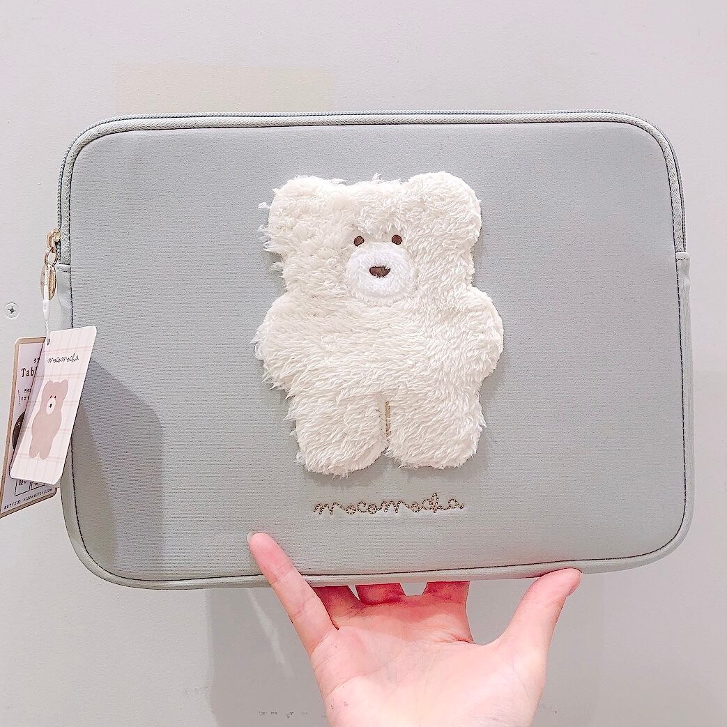 フラットポーチとしても くまのふわふわタブレットケース クリーム 大人ファンシー雑貨店etamo