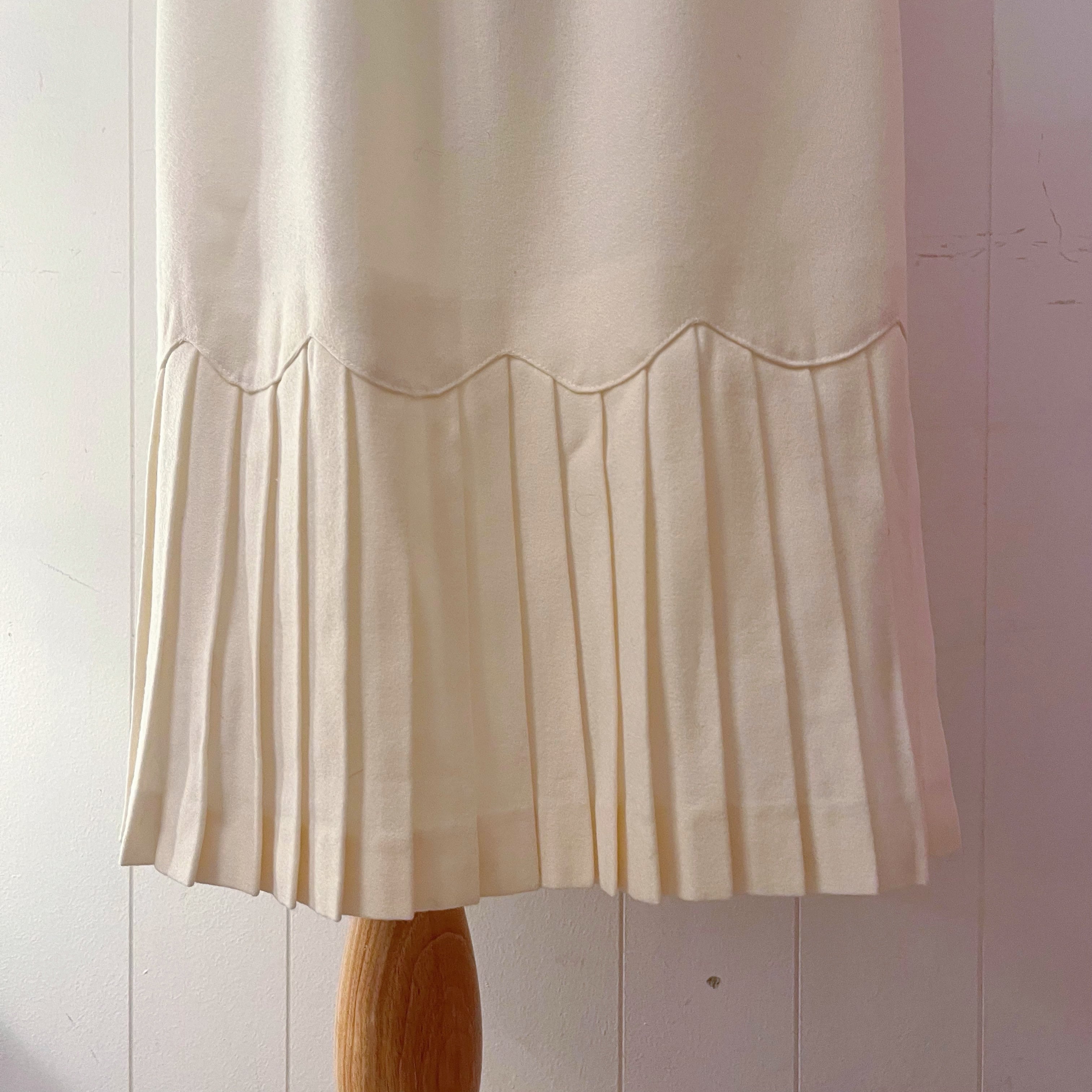 scallop pleats cream wool skirt