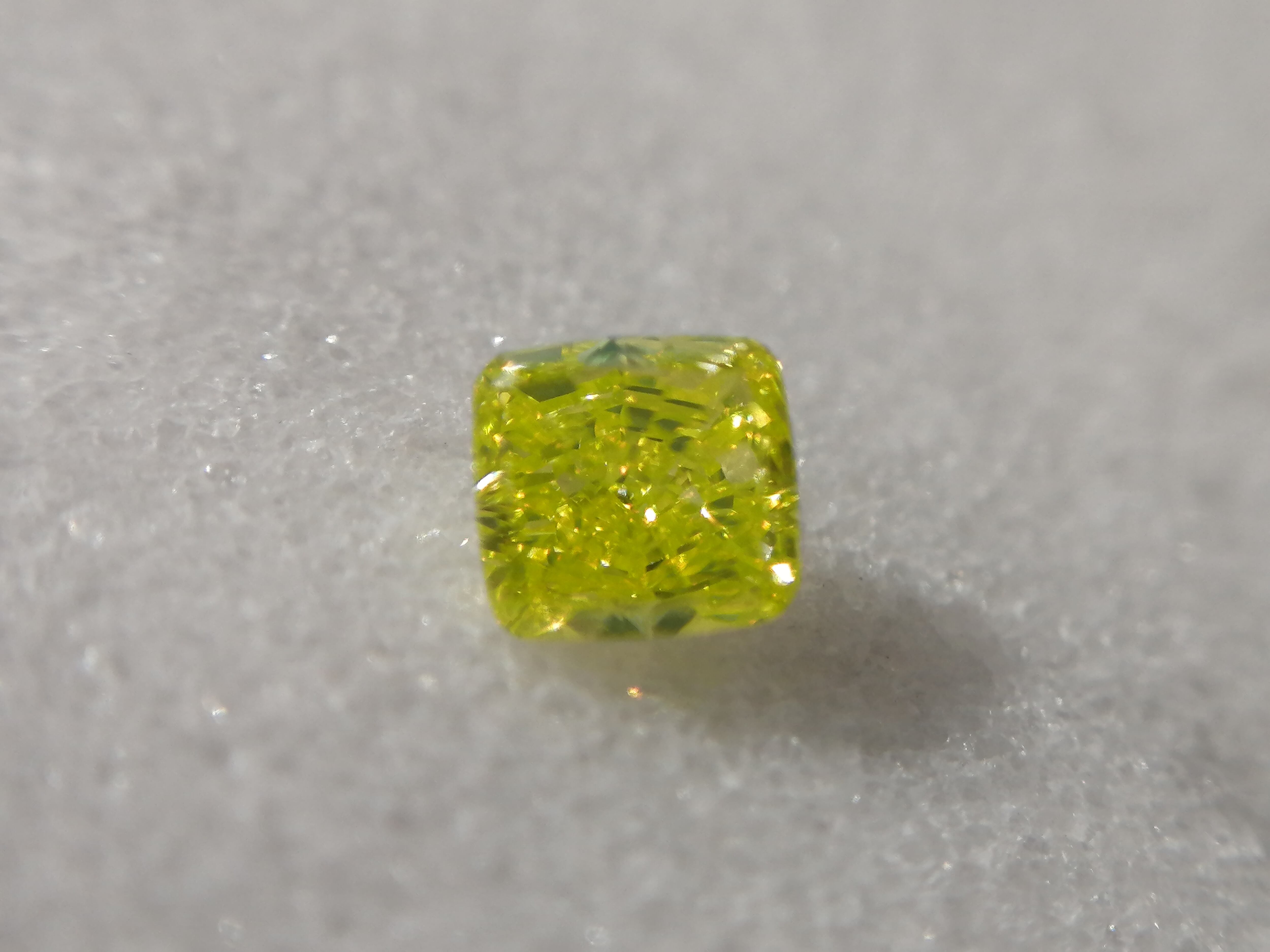 グリーンダイヤモンドルース 0.117ct fancy vivid yellow green VS1 ...