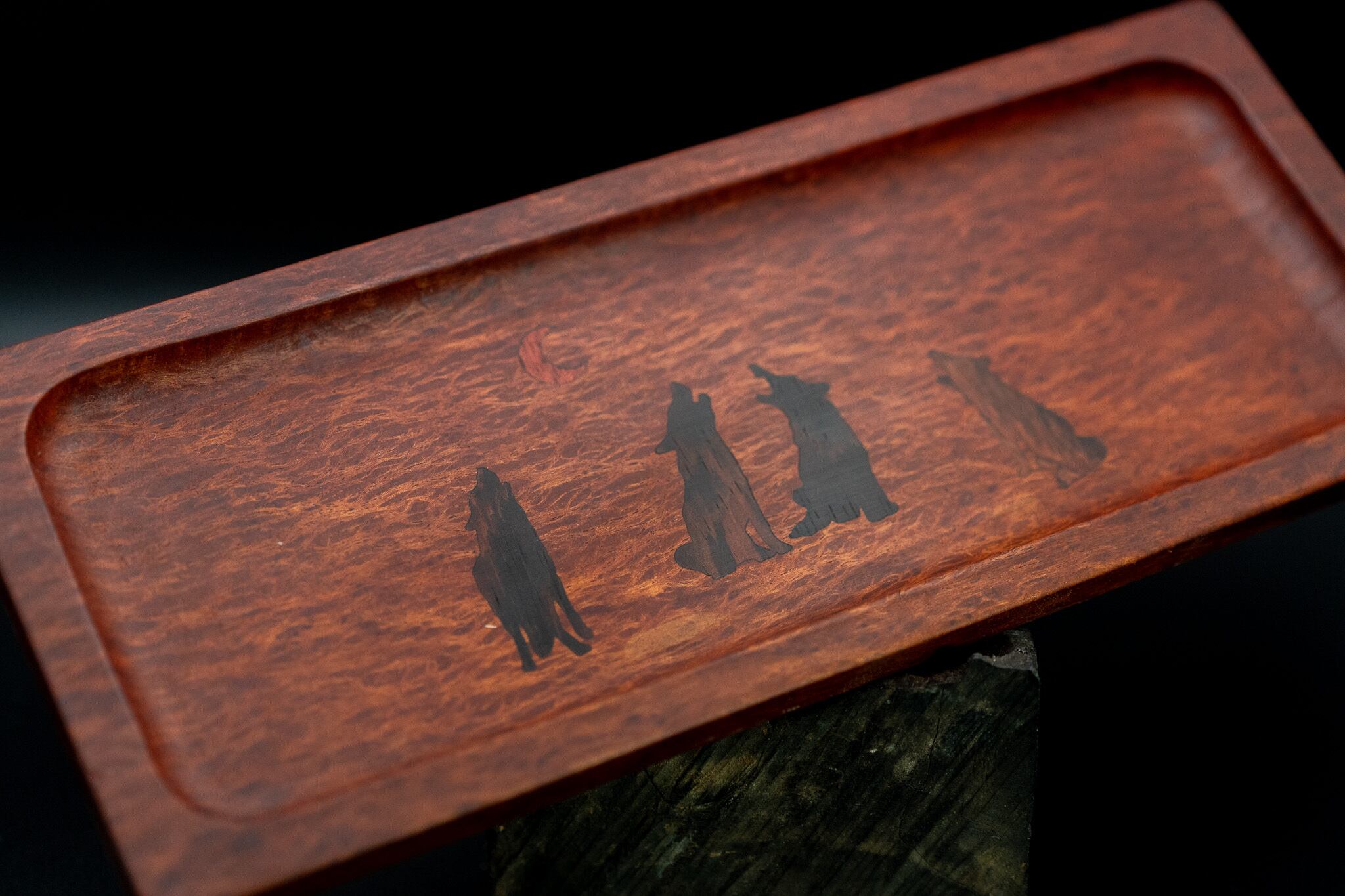 【強さと美しさの象徴】 シーオーク ペントレイ 象嵌 月に吠える