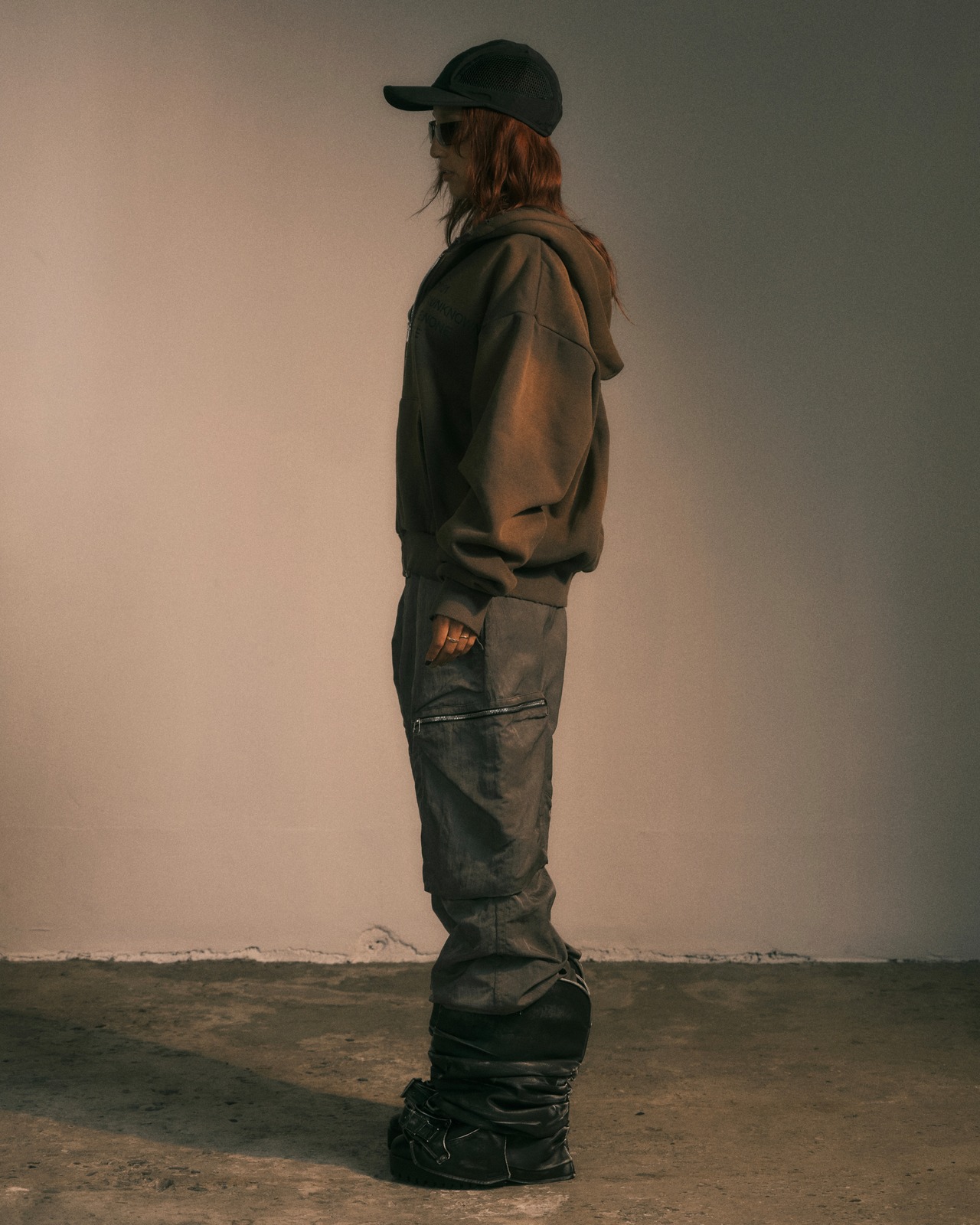 Dust fade hoodie / brn