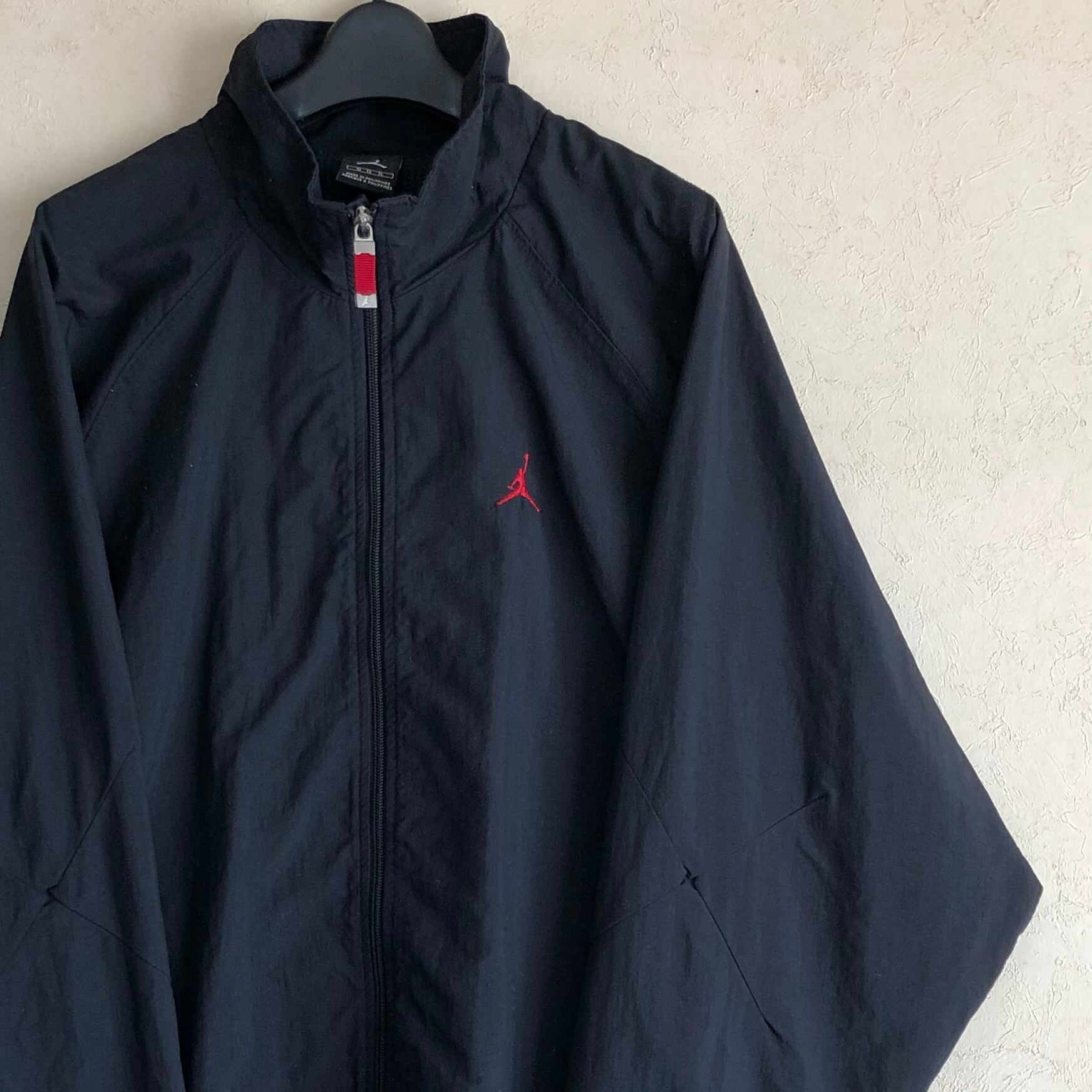 【XLサイズ】AIR JORDAN ロゴ刺繍 ナイロンジャケット 上質 ブルズカラー 黒×赤