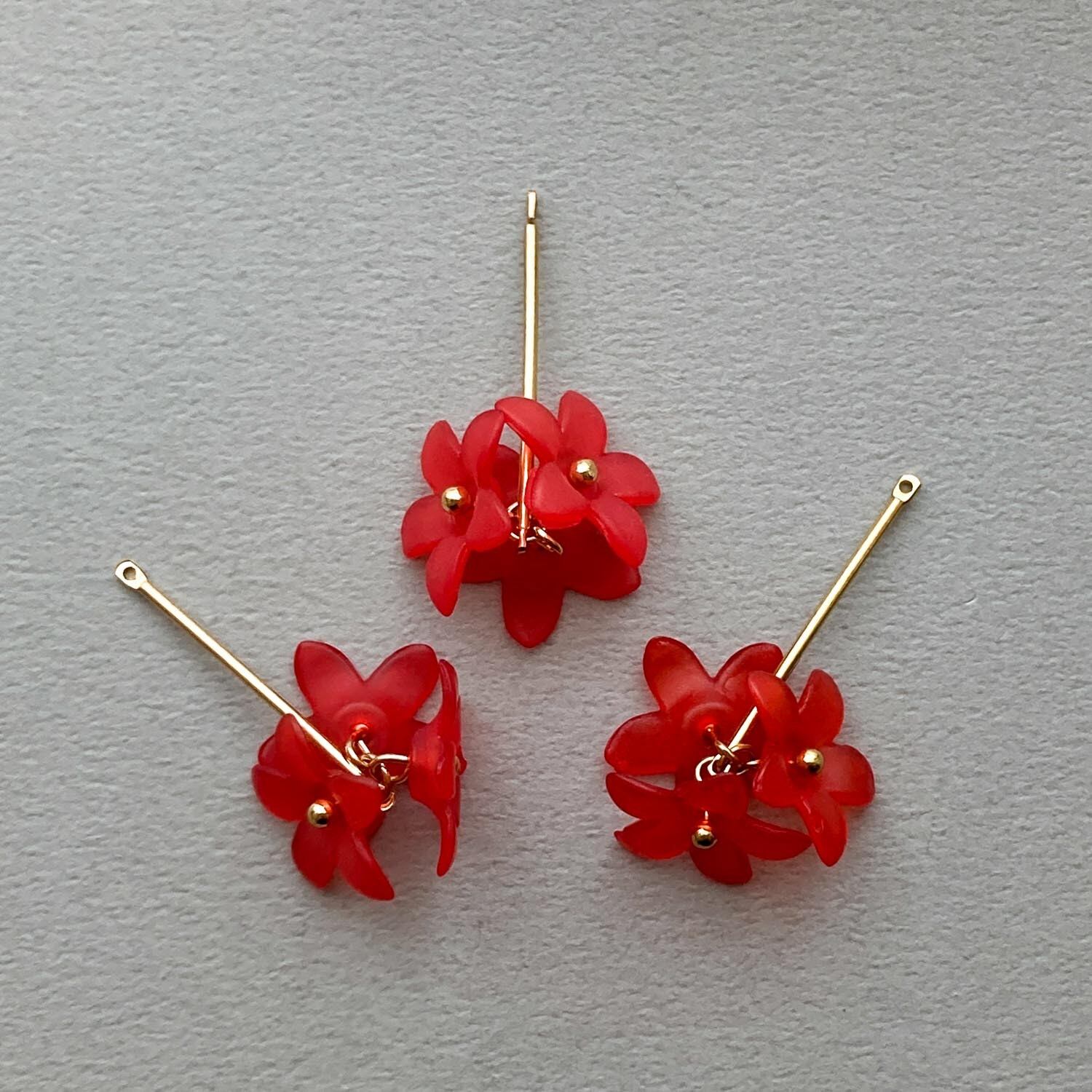 赤いお花のバーチャーム