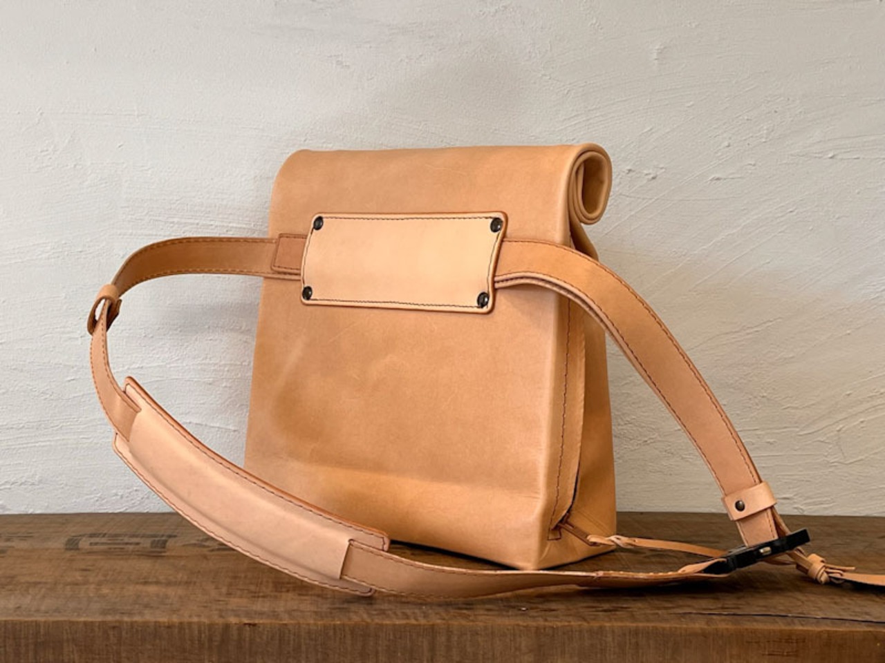 紙袋のようなワンショルダー