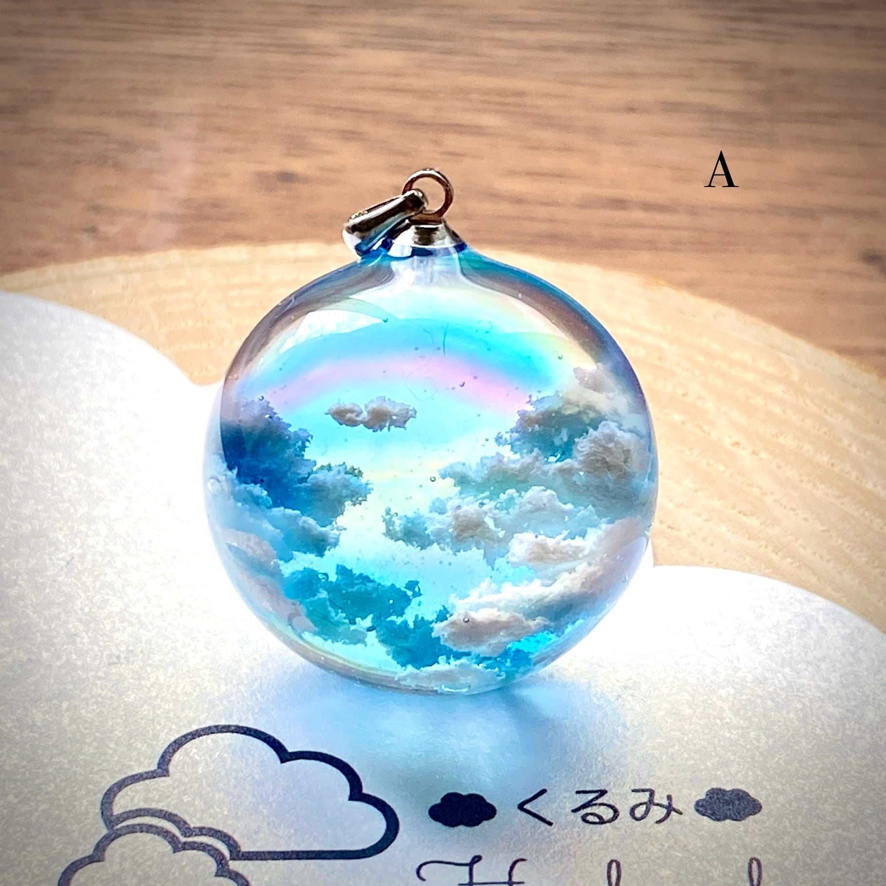 半球の雲レジン 青空にかかる虹  バチカン付  A