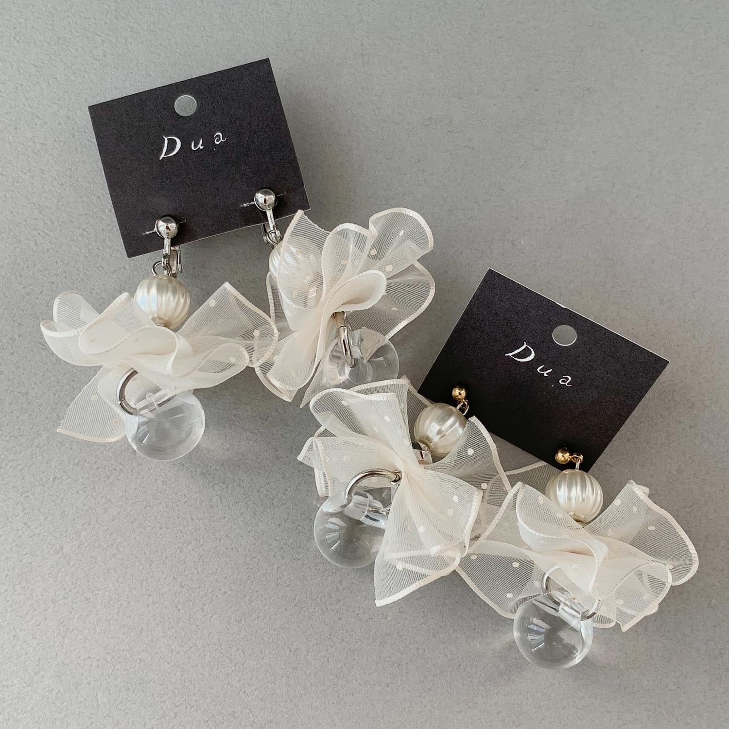 ピンクオーガンジーリボンとオープンハートのビジューピアス