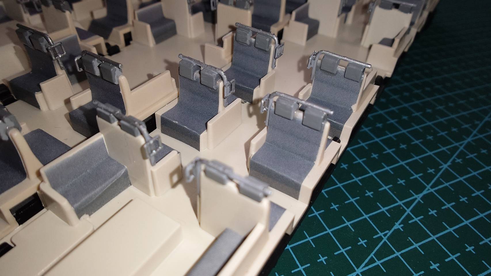 HO)国鉄近郊型電車リニューアル車用座席ヘッドレストパーツ3両分セット