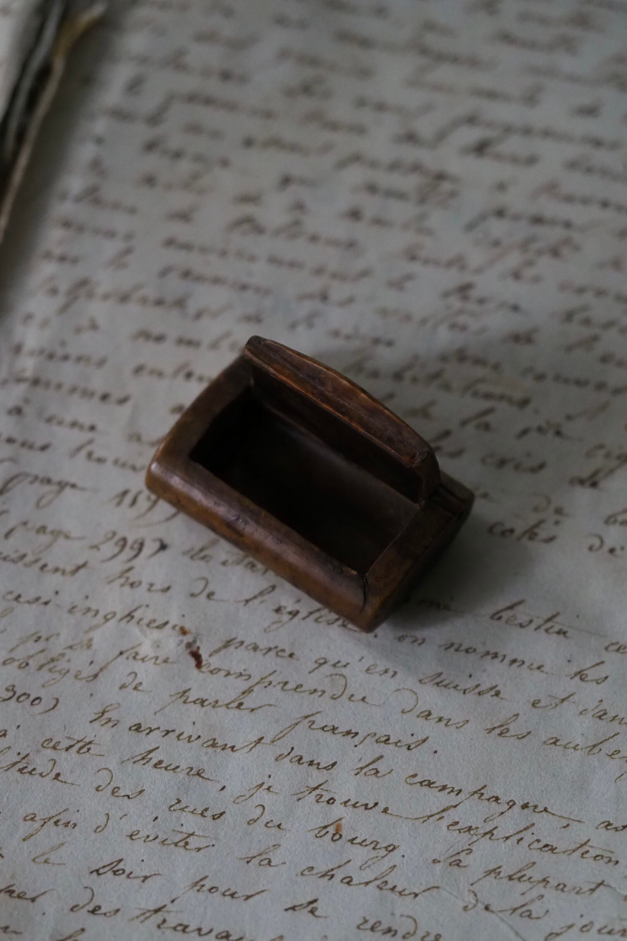 美品　木製　ヴィンテージ　小物入れ　煙草入れ　蓋に彫られた絵柄が素敵な シガレットケース アンティーク」の人気商品一覧 | 安い商品を