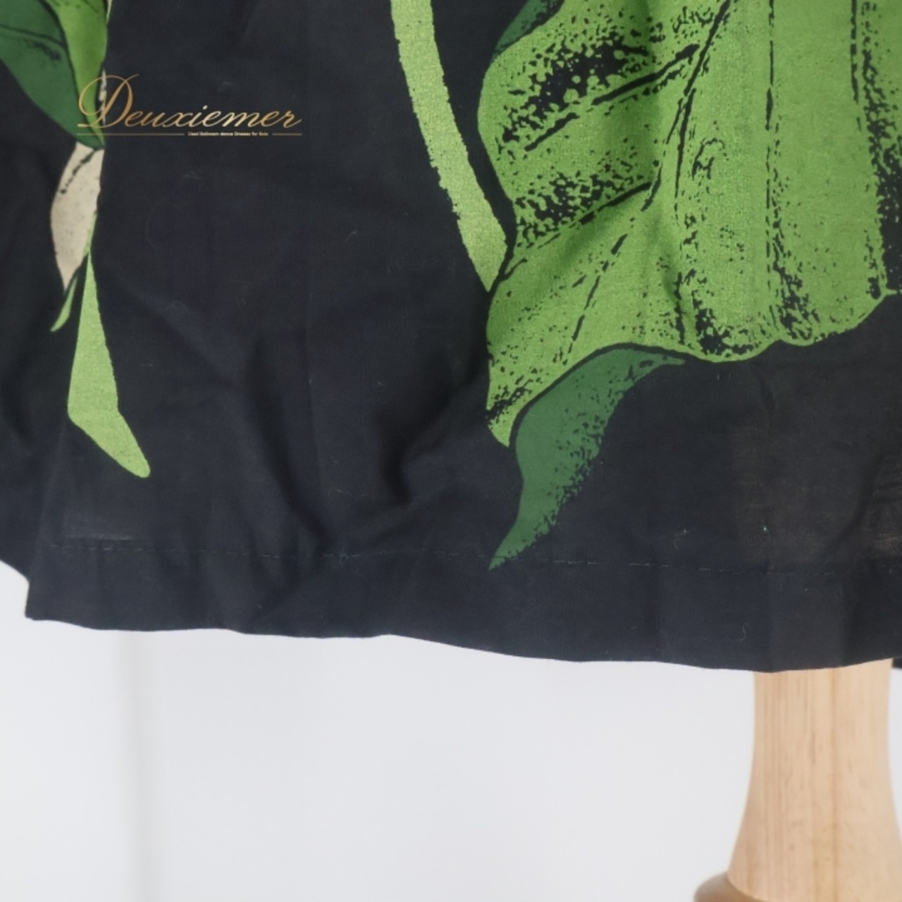 フラダンス 衣装 パウスカート ブラック系 RainbowHawaii ハワイ製 モンステラ柄 ハワイアンプリント アロハ フラ ダンス レッスン 練習 ベージュ系 グリーン系 黒 黄緑 肌色 グランジ加工 華やか かわいい おしゃれ 上品 大人っぽい シングル スカート フラ ダンス衣装 レディース ハワイアンファッション プリントスカート おしゃれ 可愛い シンプル