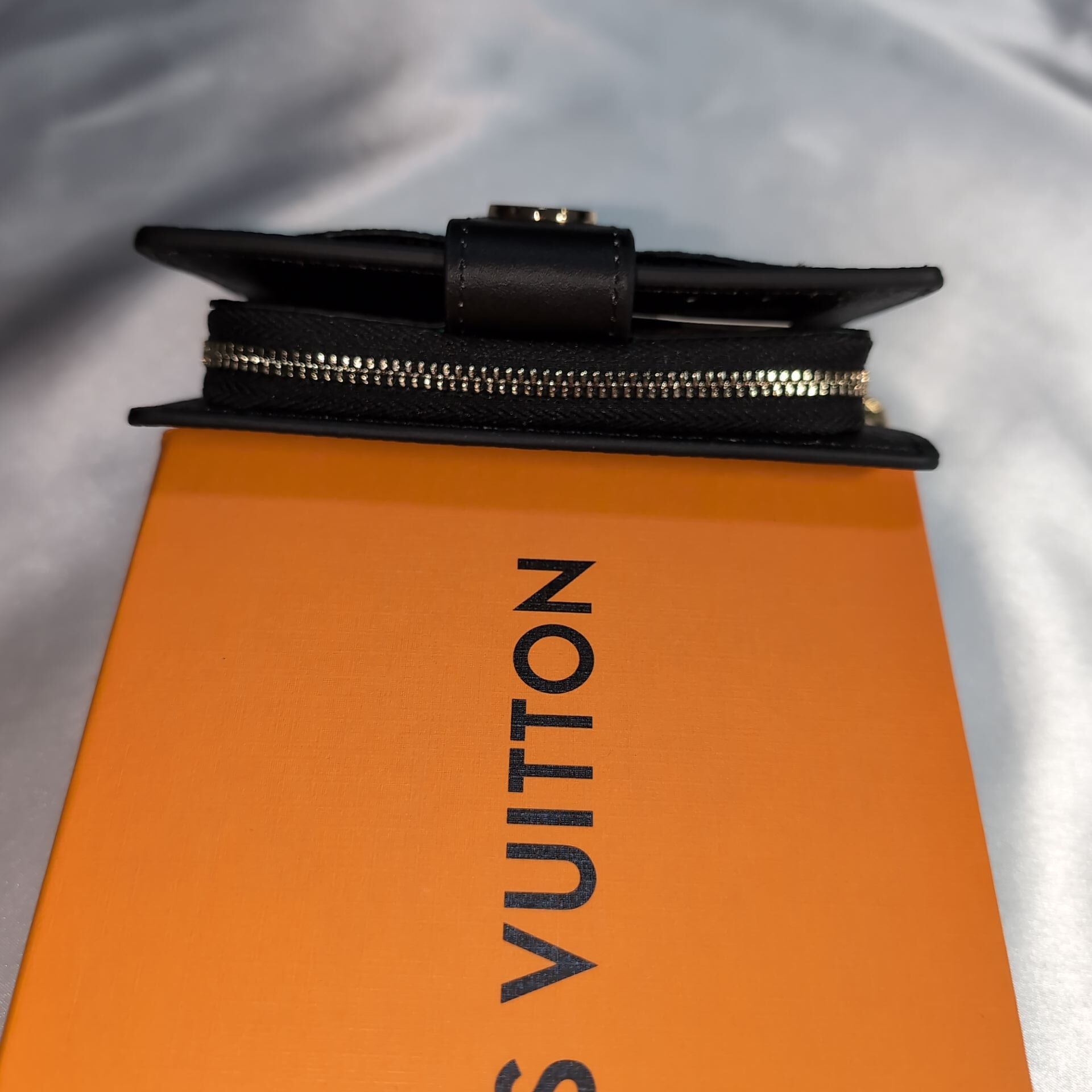 ルイヴィトン 二つ折り財布 ポルトフォイユ・ジュリエット モノグラム