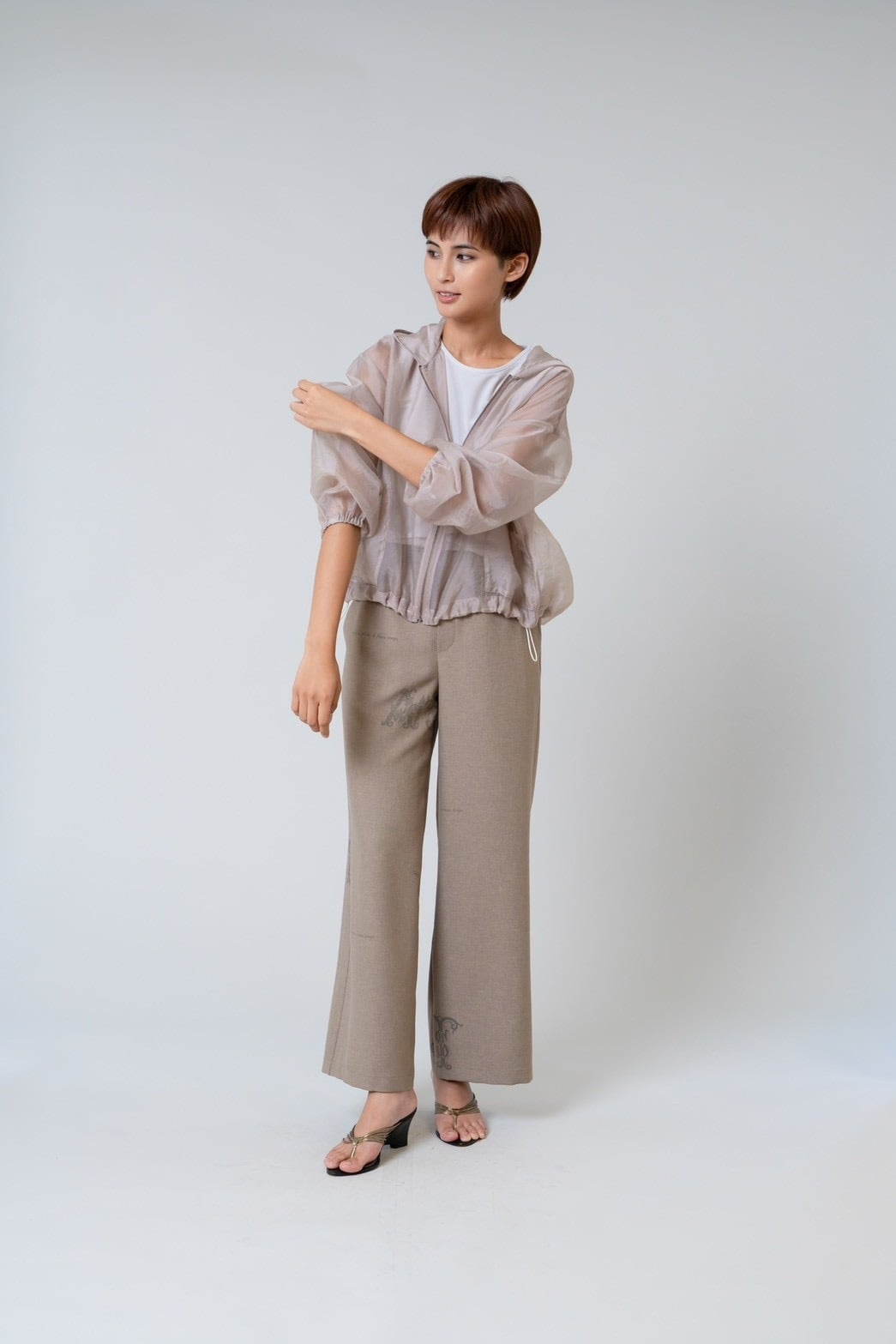 P261-29011 フード付きシアーブルゾン