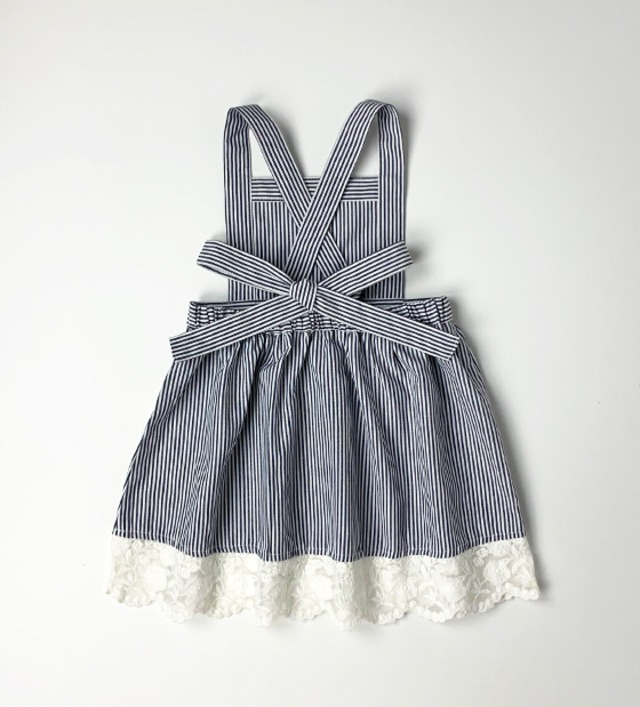 Scalloped embroidery stripe apron dress<Navy>