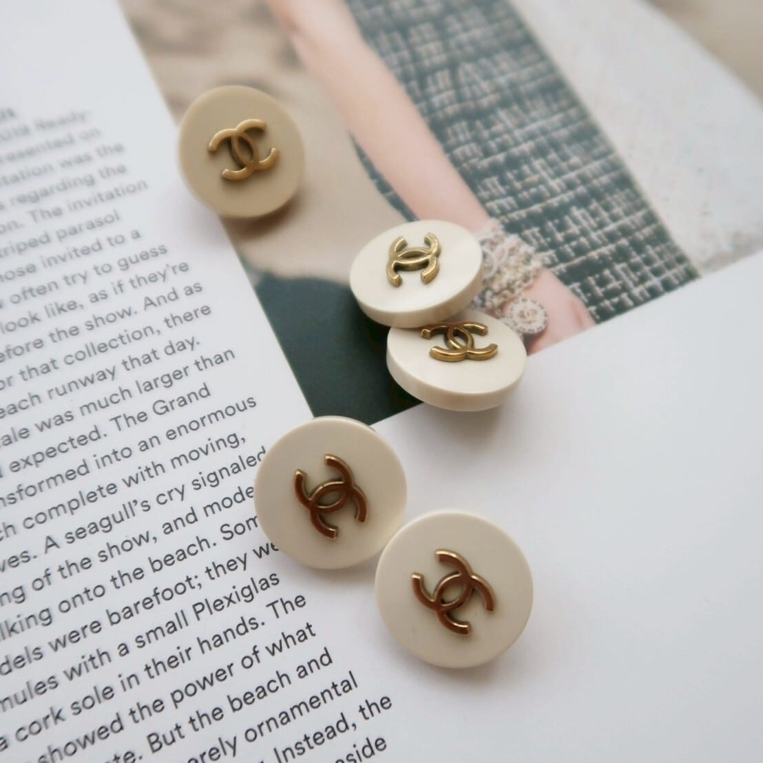 VINTAGE CHANEL BUTTON】ホワイト ゴールドココマーク ボタン 16mm C