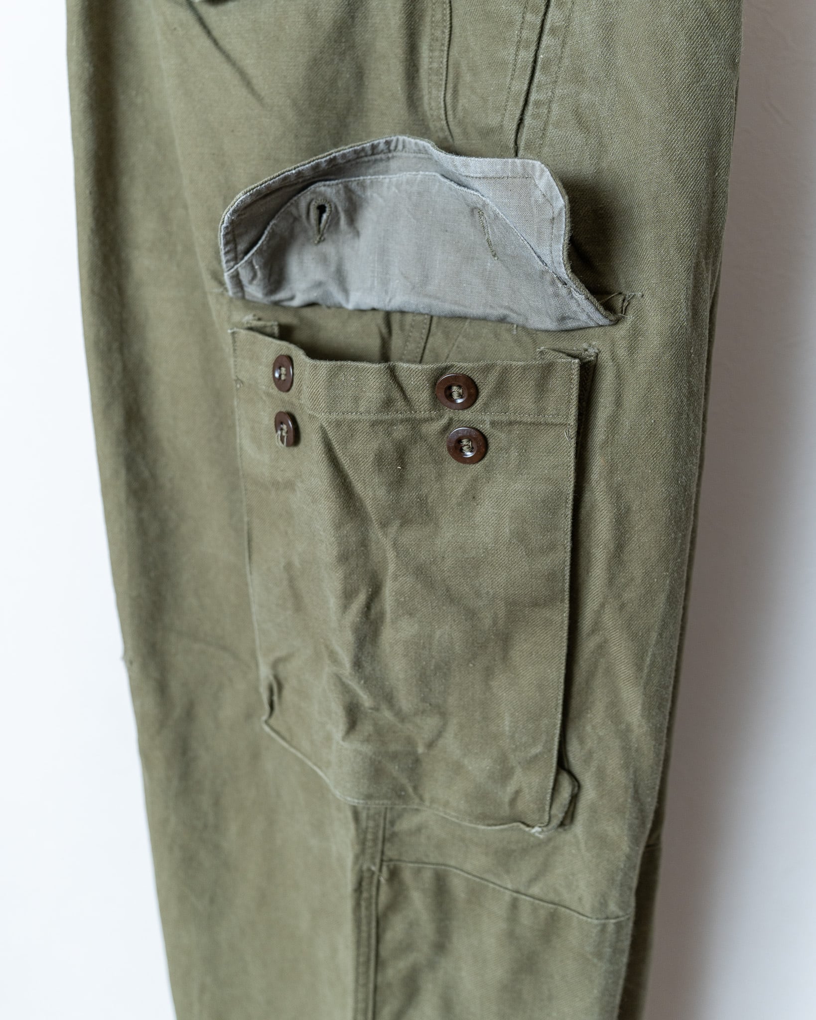 フランス軍M47カーゴパンツ サイズ35 実物 前期 軍物 紙タグ付き】フランス軍 M47 カーゴパンツ 35 前期 実物 デッド