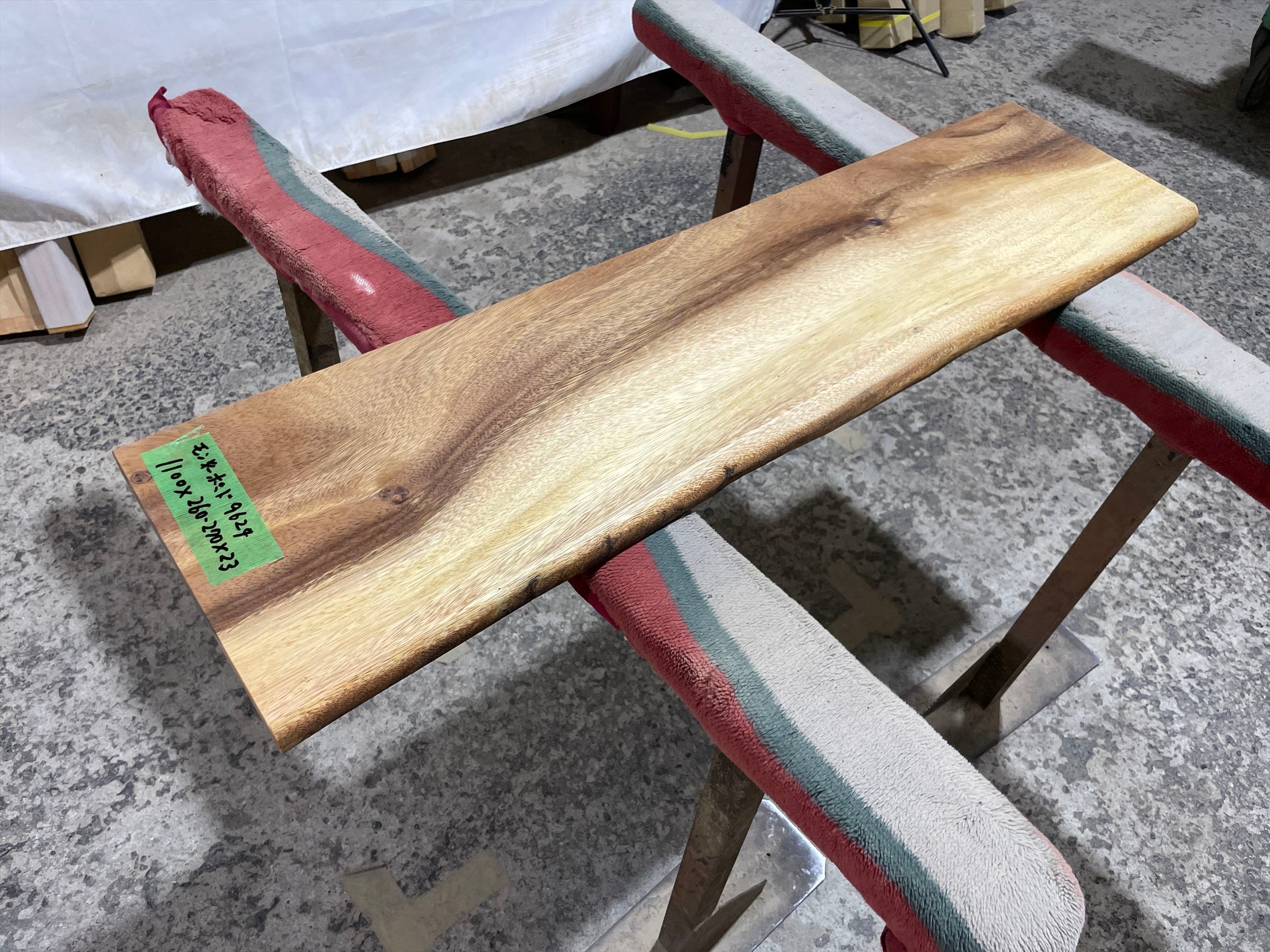 モンキーポッド9624 一枚板無垢 乾燥材 1100x260-270x23mm カウンター センターテーブル ダイニングテーブル