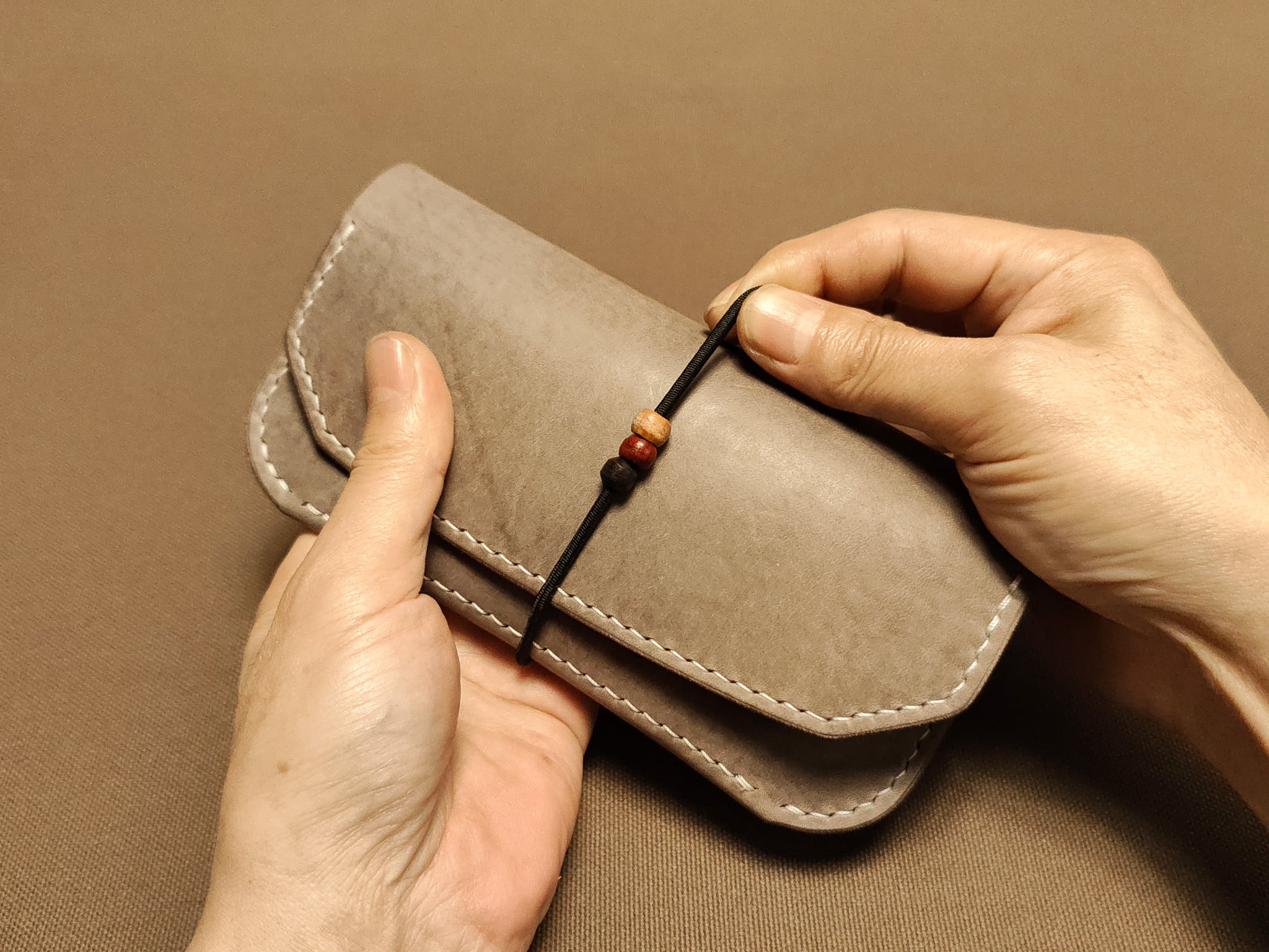 スリムシャグポーチ グレー ラスト1点 | mikawaya leather works