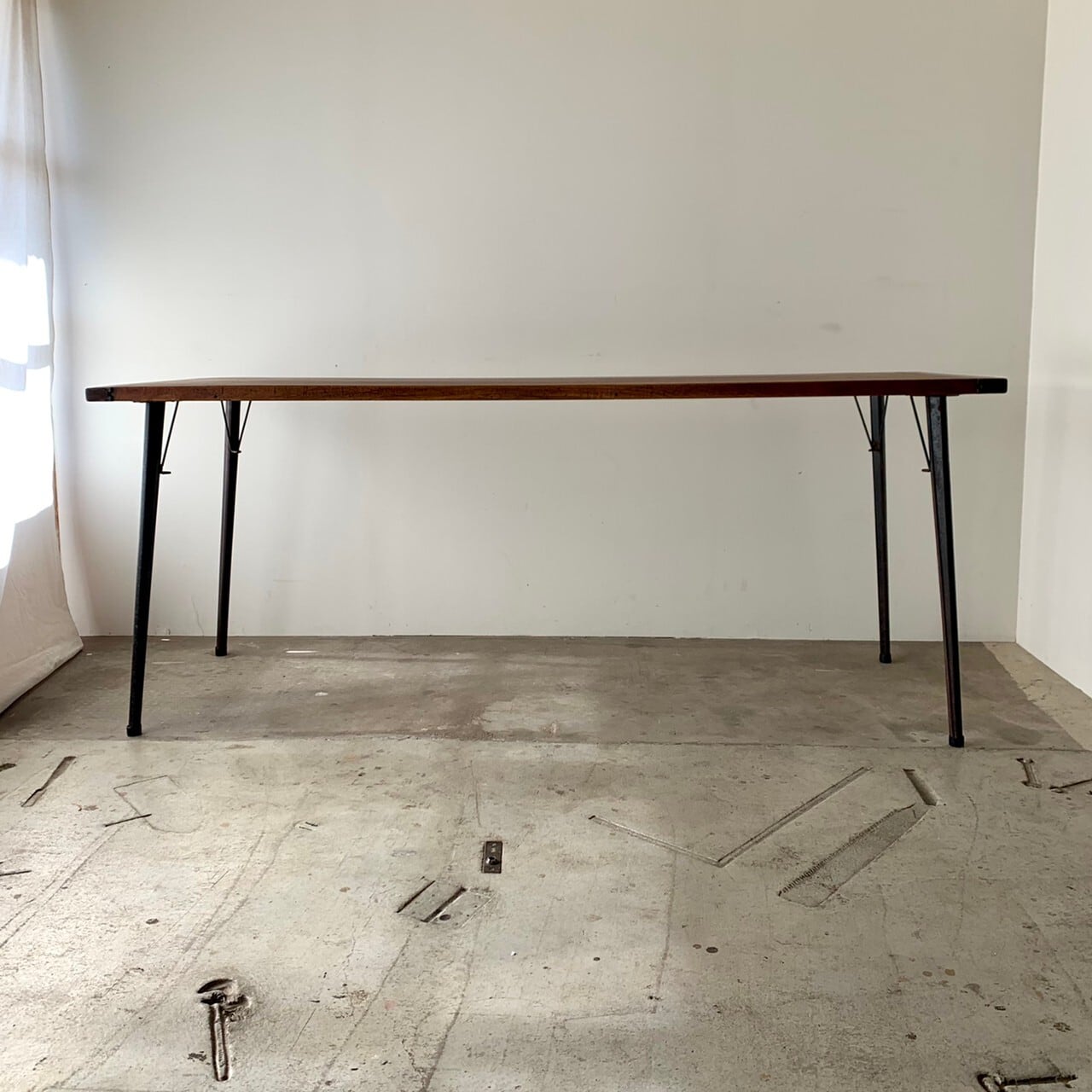 スチール脚のテーブル　古家具　0391