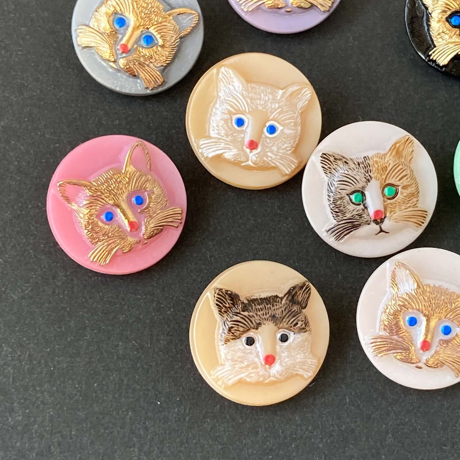 新色追加〉チェコガラスボタン-Cat（18mm） | Dua-アクセサリーパーツ