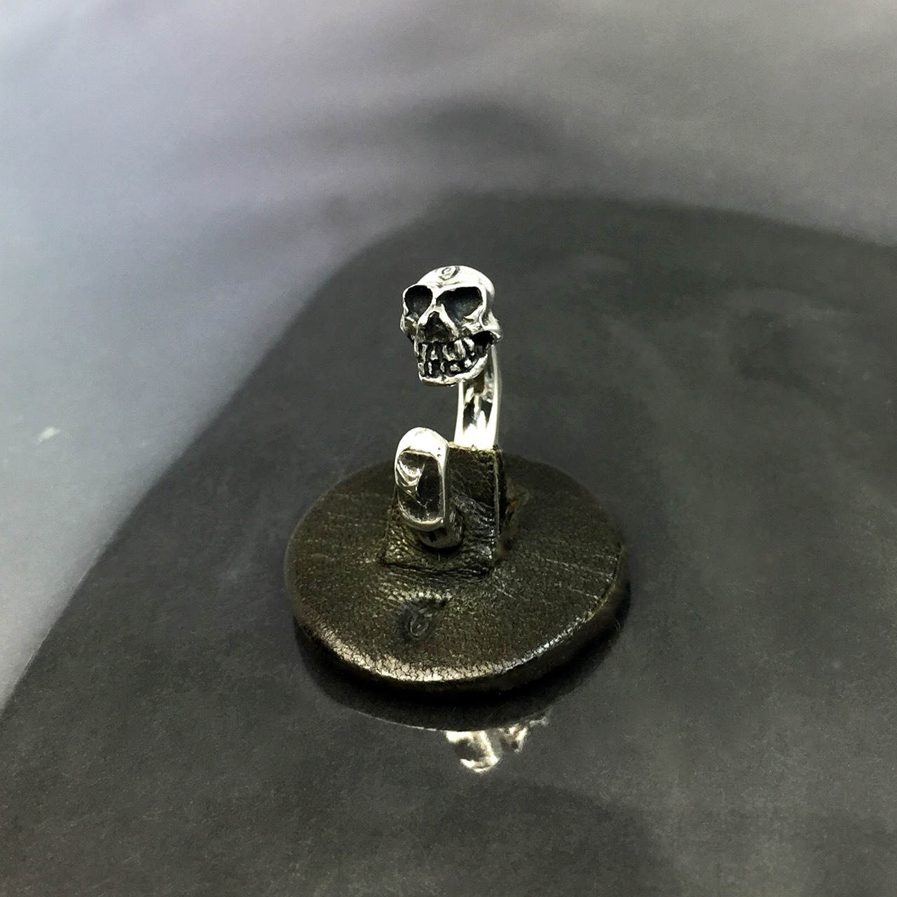 SKULL HOOP EARRING / スカルフープピアス
