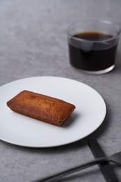 苺とハイビスカスのフィナンシェ