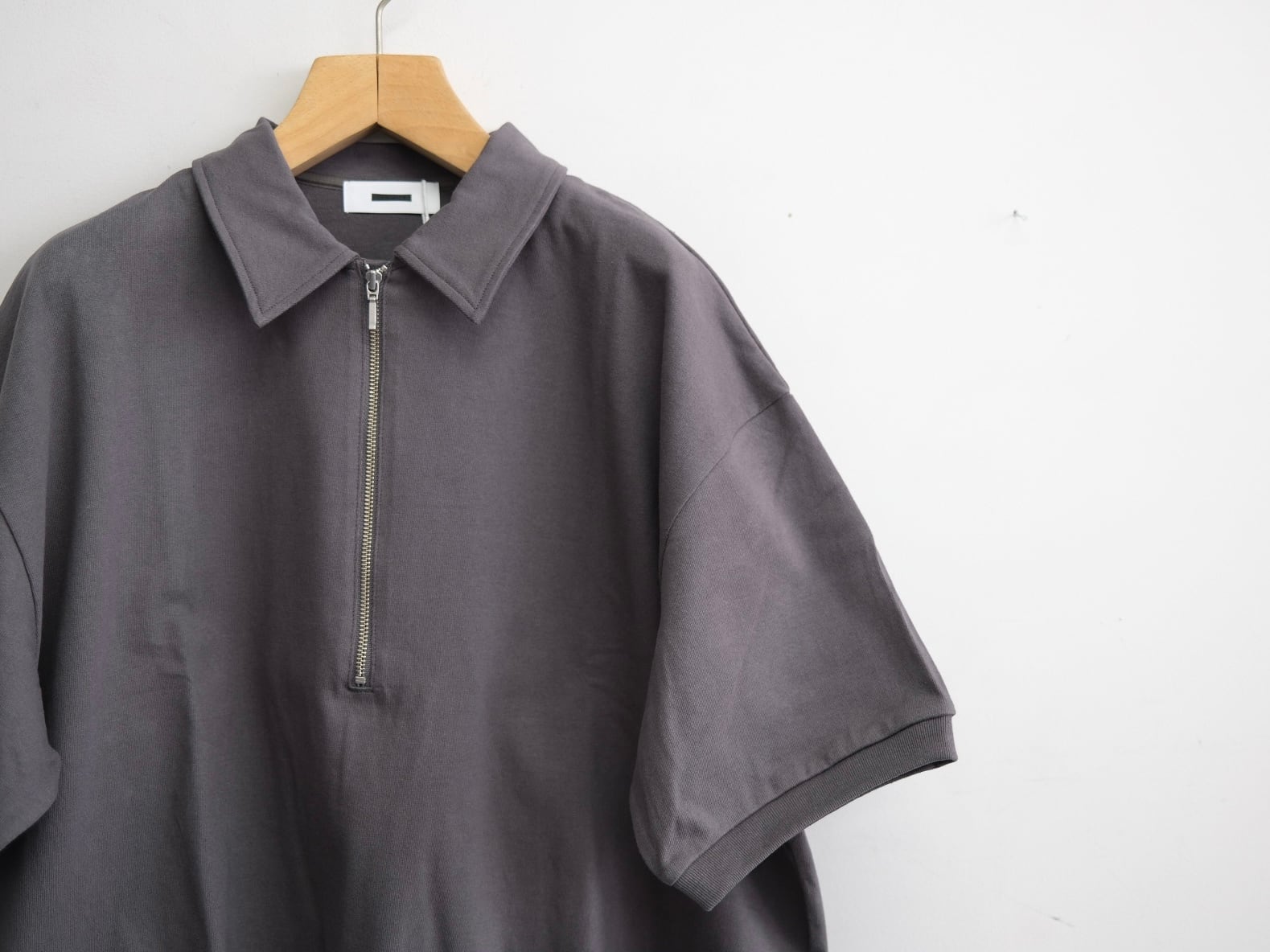REVERBERATE” HALF ZIP JERSEY SHORT SLEEVE” | Lapel online store