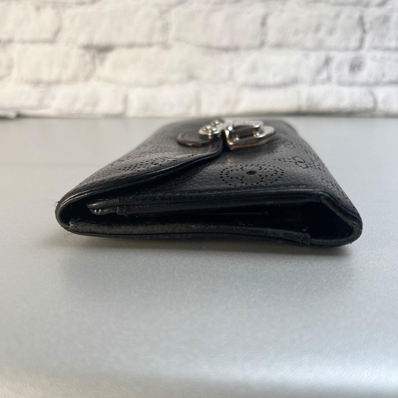 【最終処分SALE】LOUIS VUITTON ルイヴィトン マヒナ 長財布 ブラック A-12032