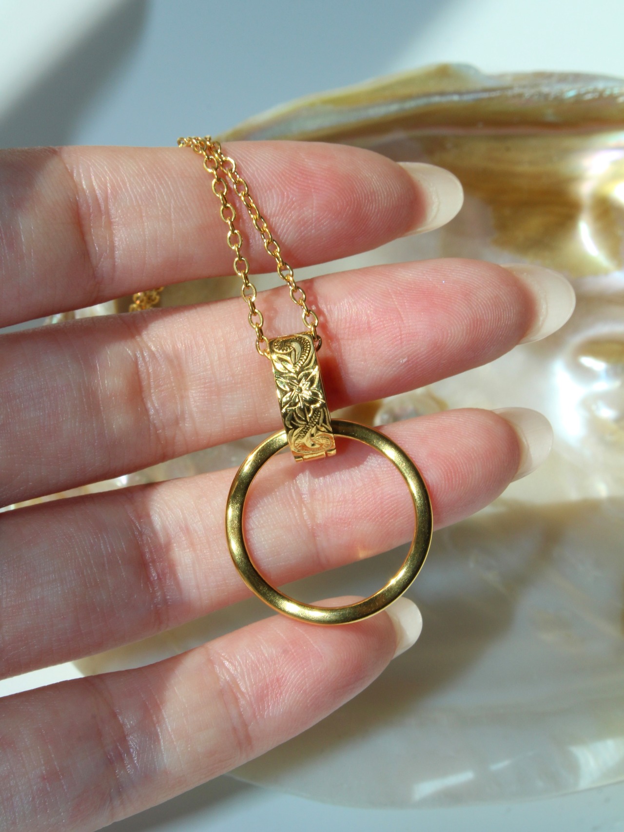 Holder necklace