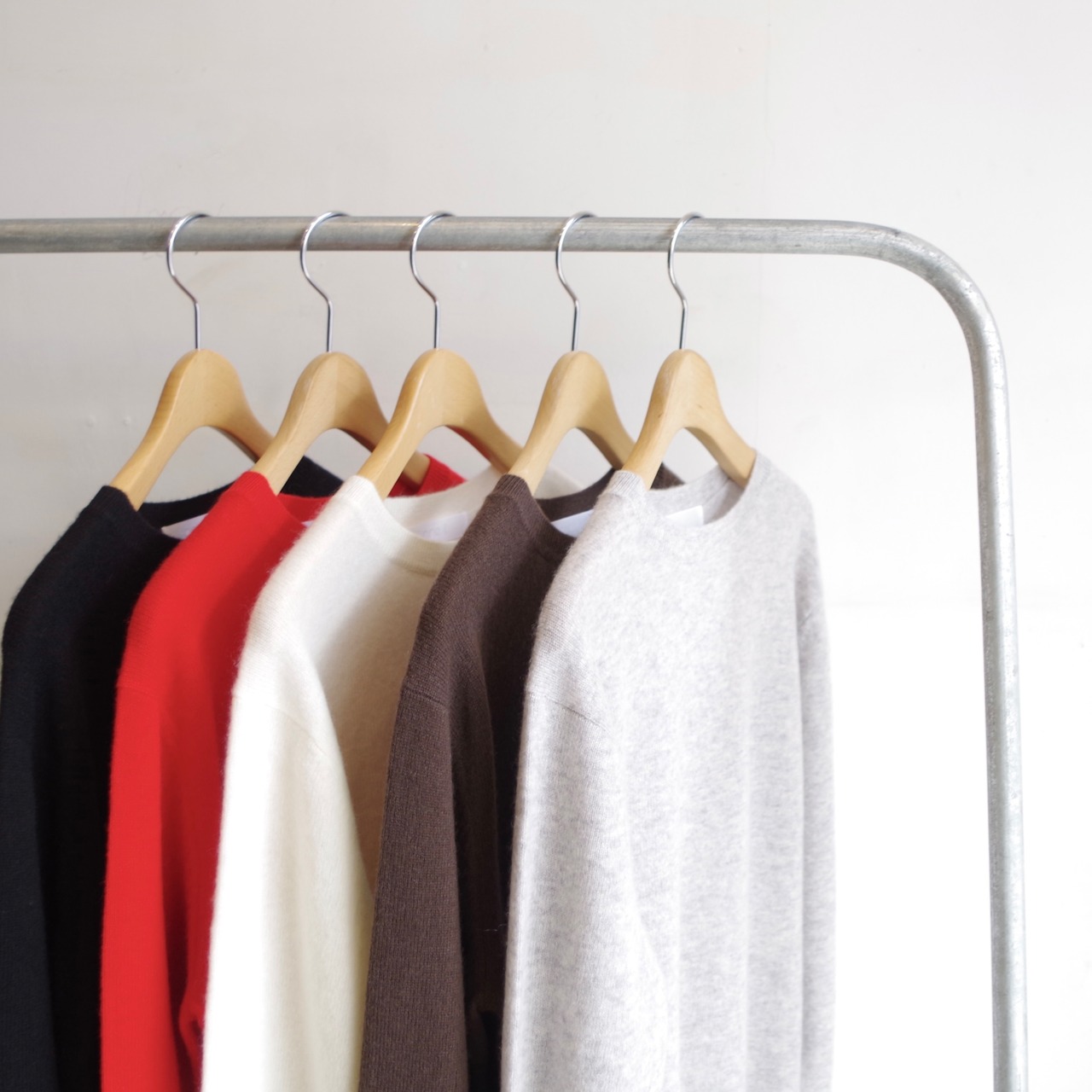 one f.  Cashmere Crew Neck Knit