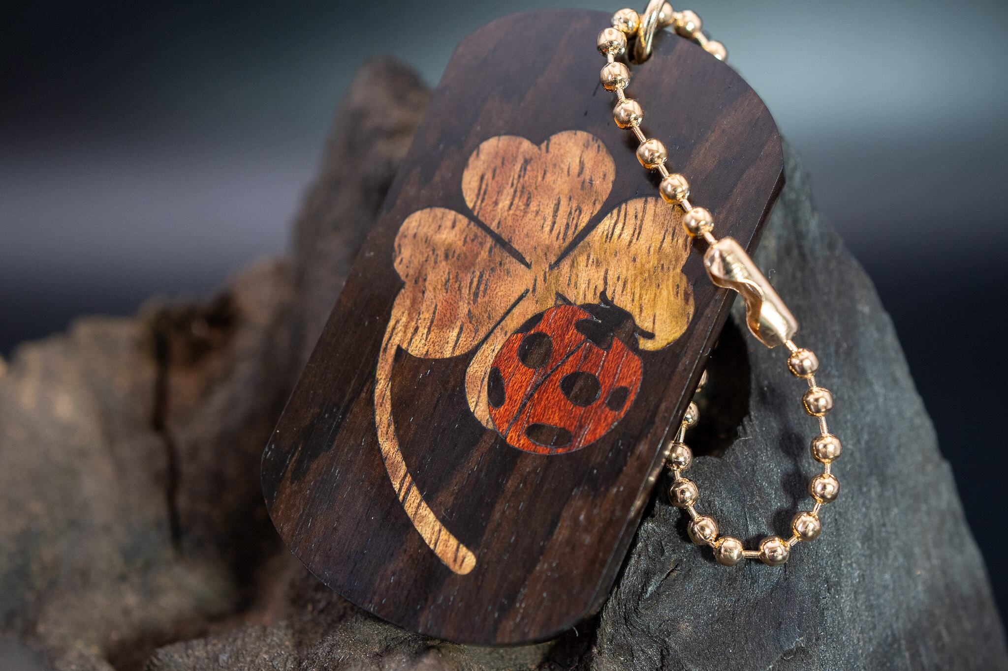 【芳醇な艶と響き】 グラナディラ ドッグタグ 象嵌 幸運を運ぶナナホシテントウ