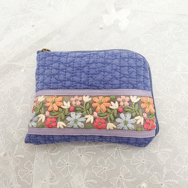 Ｌ字ファスナー財布　ブルーヌビ&インド刺繍リボン(メッシュリボン　小花）