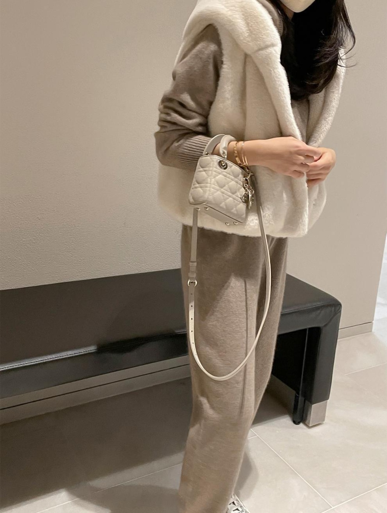 Sold out フード付きフェイクファーベスト_060484