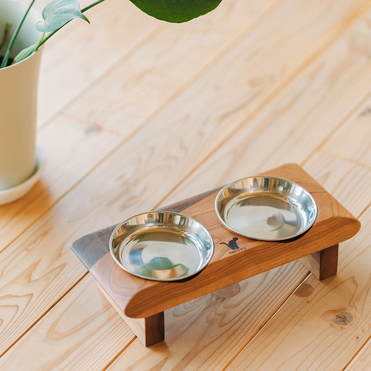 ペット用食器台（ねこ、小型犬用） | halnyata |やさしい無垢材の家具