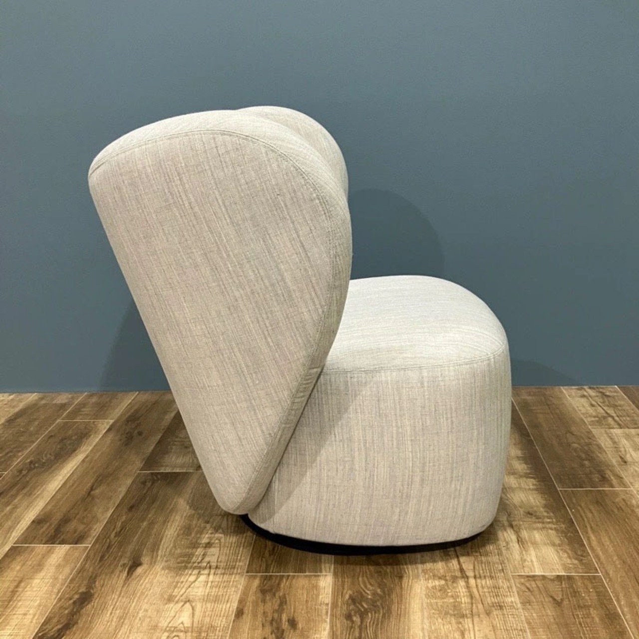 NORR11 Little Big Chair Light Gray ノアイレブン リトルビッグチェア ラウンジチェア リネン 回転機能 イタリア製【モデルルーム展示品】【中古】【250サイズ】