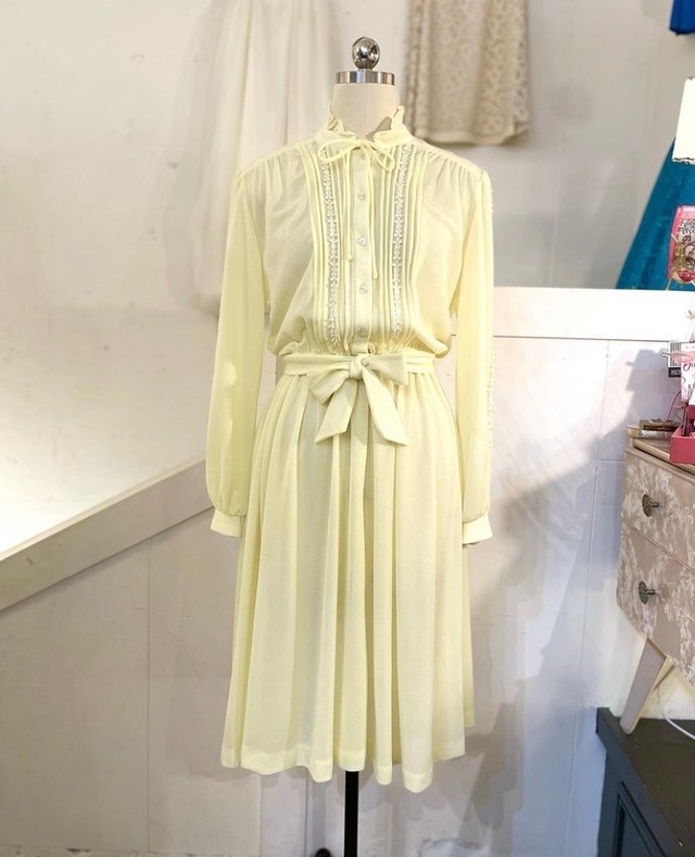 70's pastel yellow dress with ribbon belt