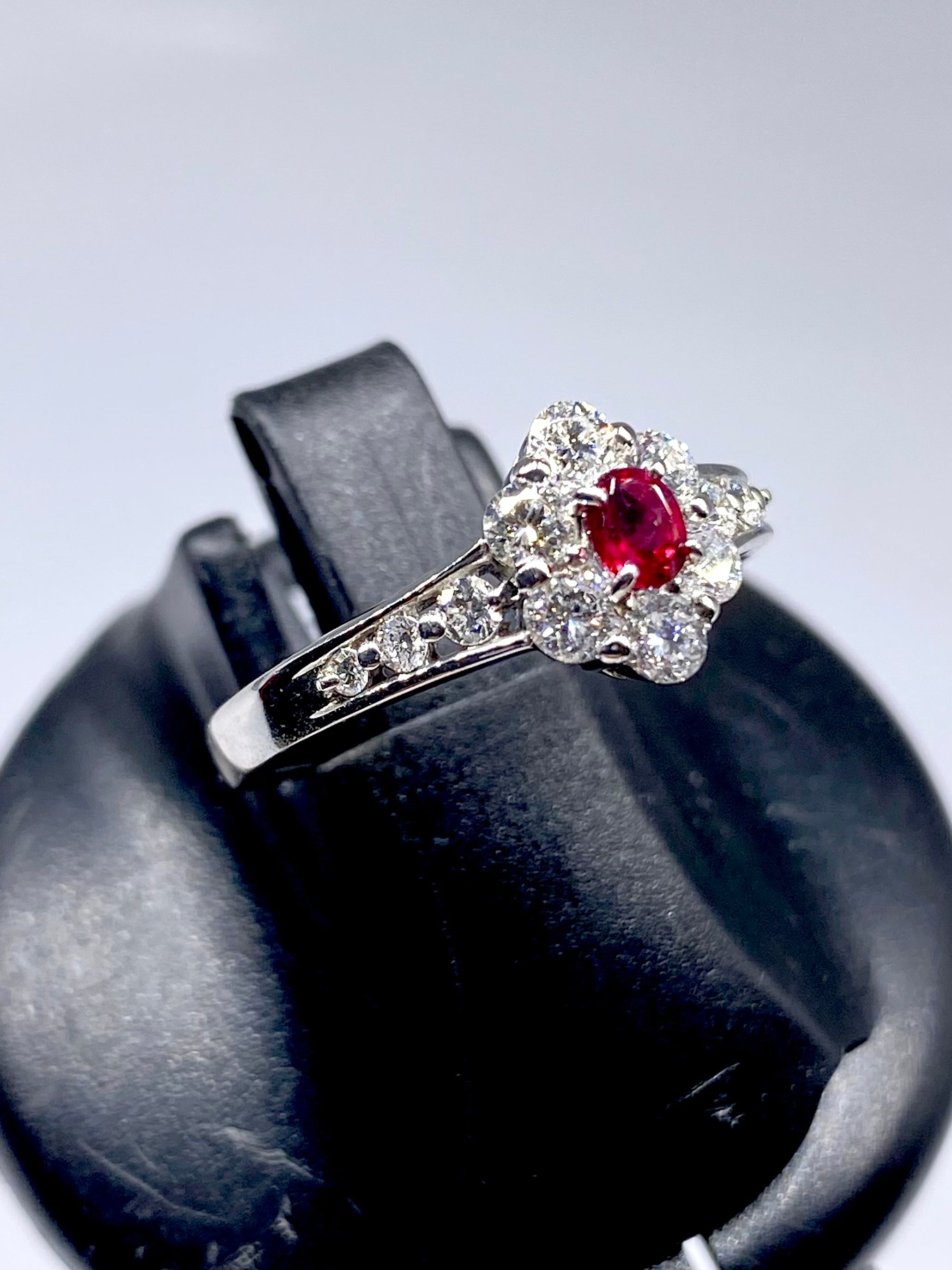 レッドベリル 0.133ct / ダイヤモンド 計0.55ct Pt900 リング レッドベリル 0.133ct / ダイヤモンド 計0.55ct Pt900 リング