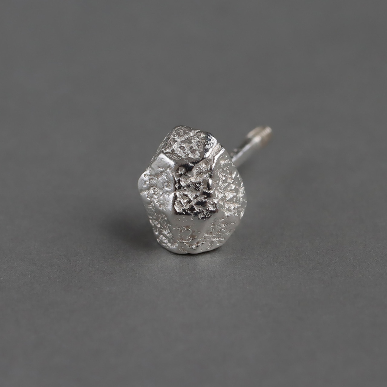 【クリックポスト】SILVER925  スクリューバック ピアス ねじ式キャッチ 金属アレルギー対応 小ぶり 丸玉 2519