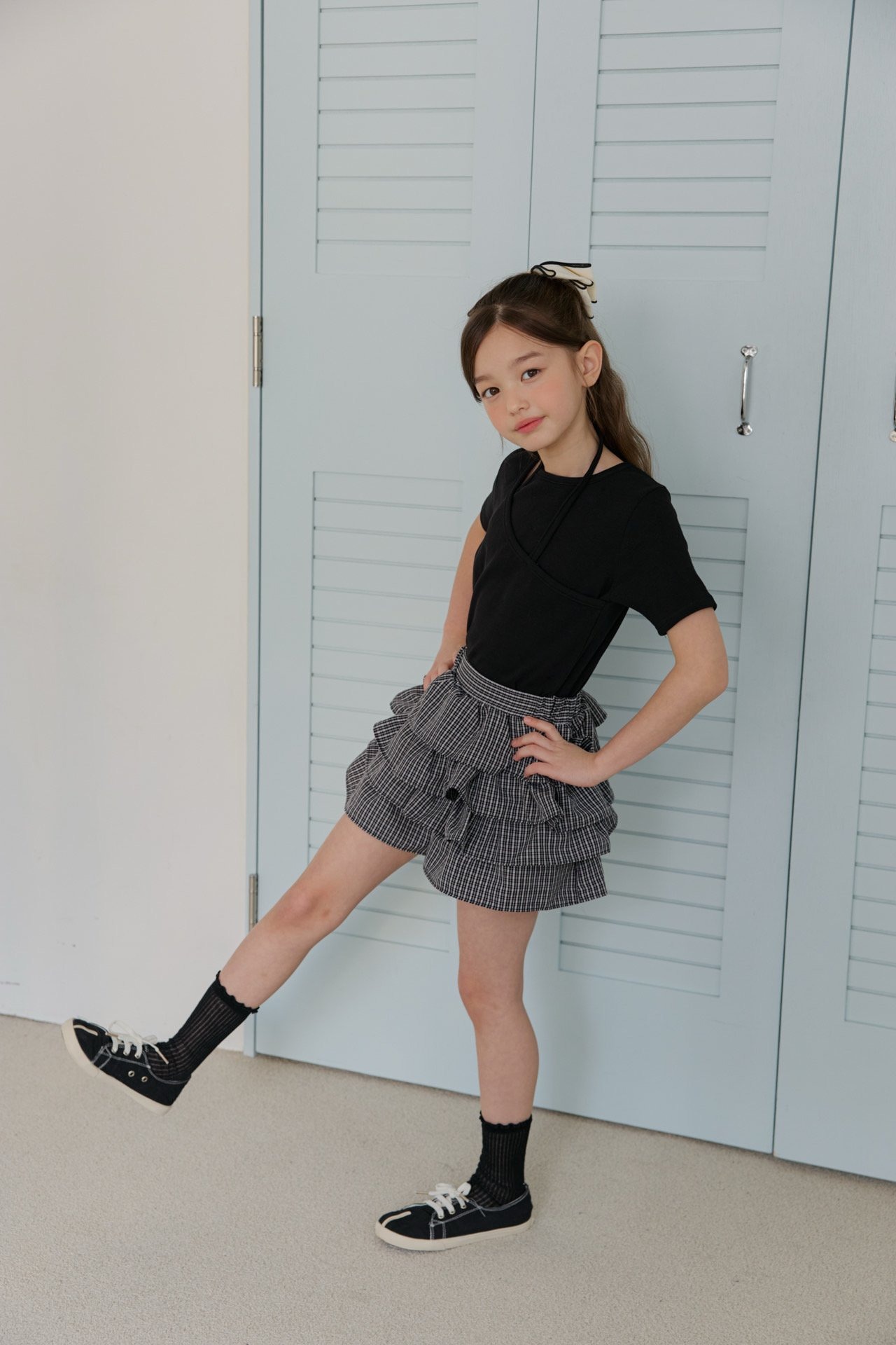 [DOREDORE] Asymmetrical halter neck top / [도레도레] 언발홀터넥티
