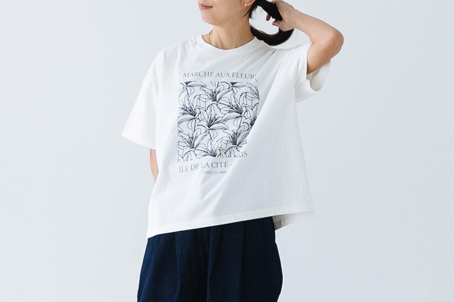 21/-USAコットン サイドスリットプリントTEE "MARCHE AUX FLEURS"