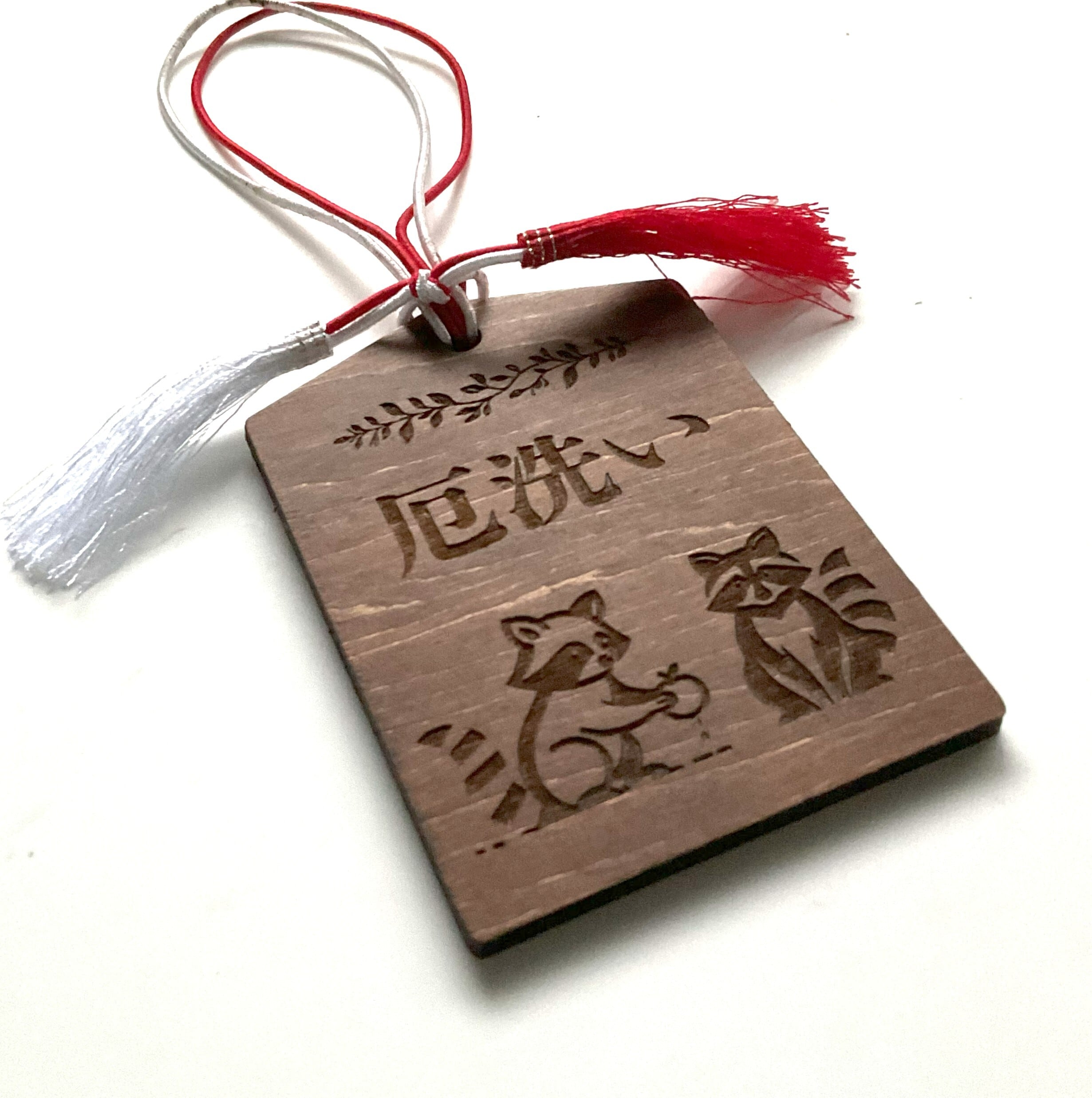 アライグマの木製お守り【厄洗い】oakカラー 厚さ4mm | COLUMBOX