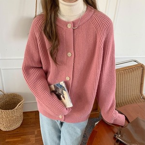 トップス レディース 送料無料 4色展開 カーディガン アンサンブル 羽織 丸首 ラウンドネック 襟なし 長袖 前開き フロントボタン 体型カバー 細見え ワイド ゆったり 大きめ ブラック ブラウン ピンク ブルー 大人女子 抜け感 こなれ感 おしゃれ お洒落 ガーリー フェミニン かわいい 可愛い ラブリー キュート 清楚 清潔感 楽ちん シンプル モダン ラフ カジュアル シック 上品 エレガント マニッシュ 春服 秋服 冬服 おでかけ デート 暖か あったか 普段使い 着回し 重ね着 2021